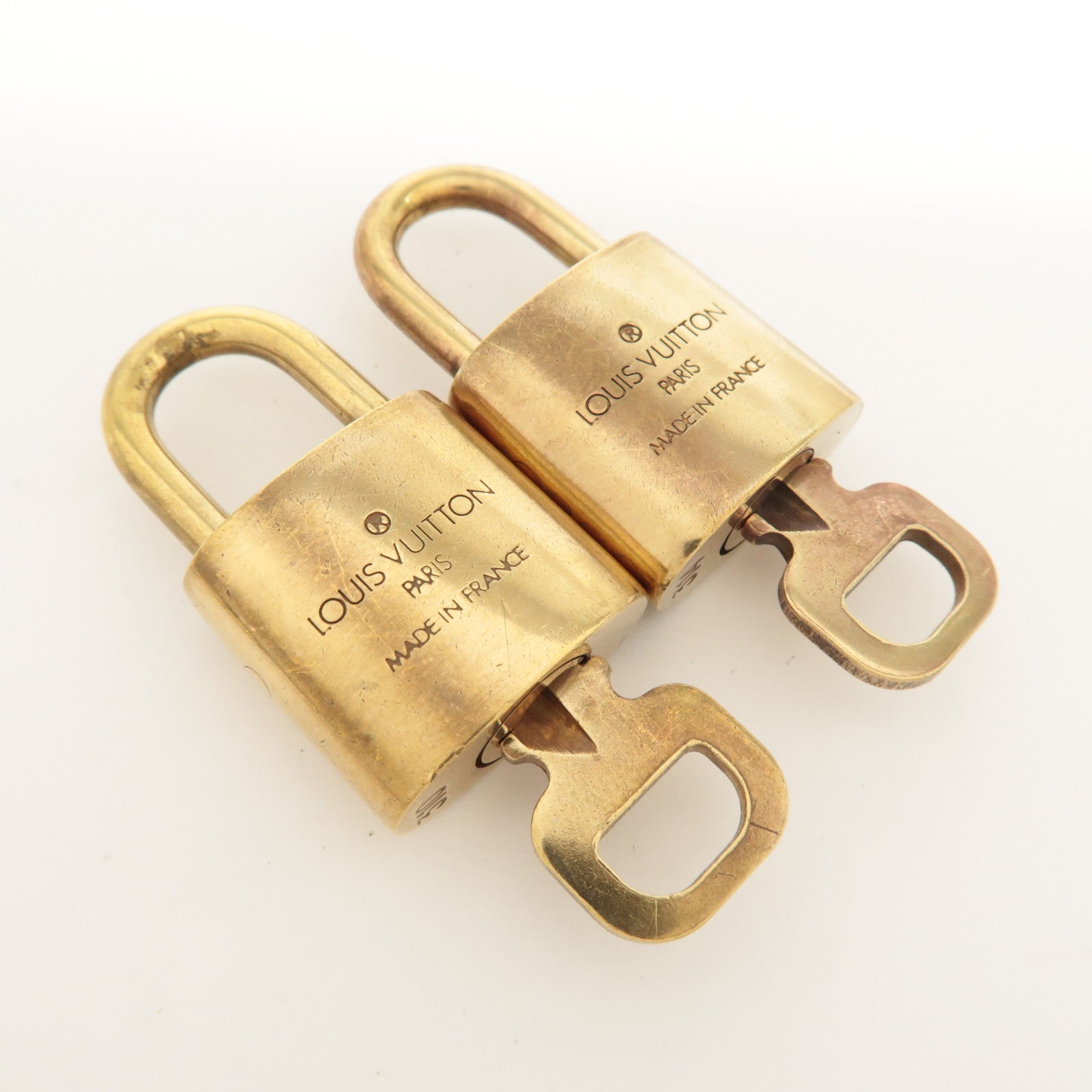 Louis Vuitton Set of 10 Lock & Key Cadena Key Lock Metal Gold Used Used