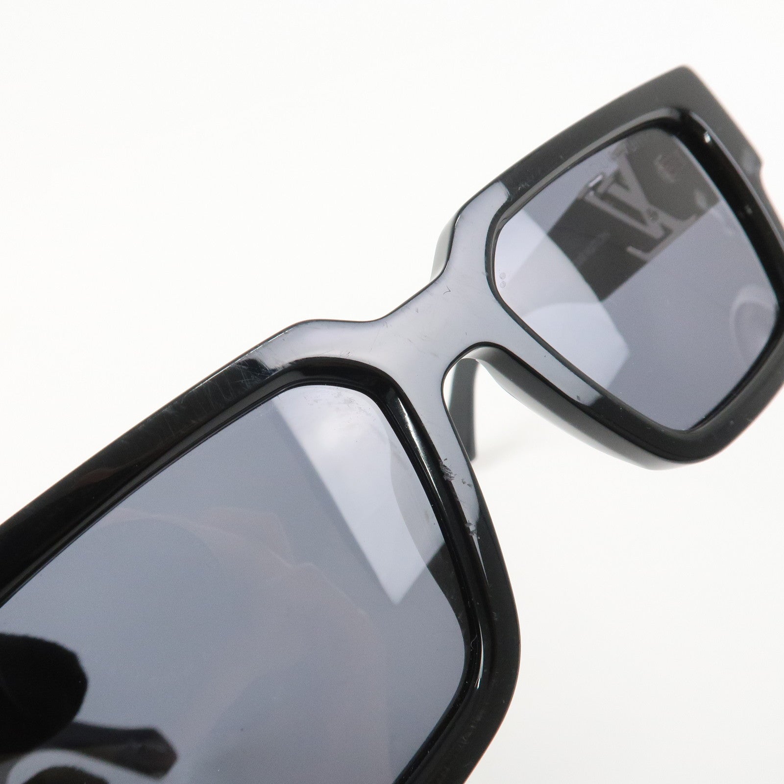 Louis Vuitton LV Sleek Square Plastic Sunglasses Black Z2178E
