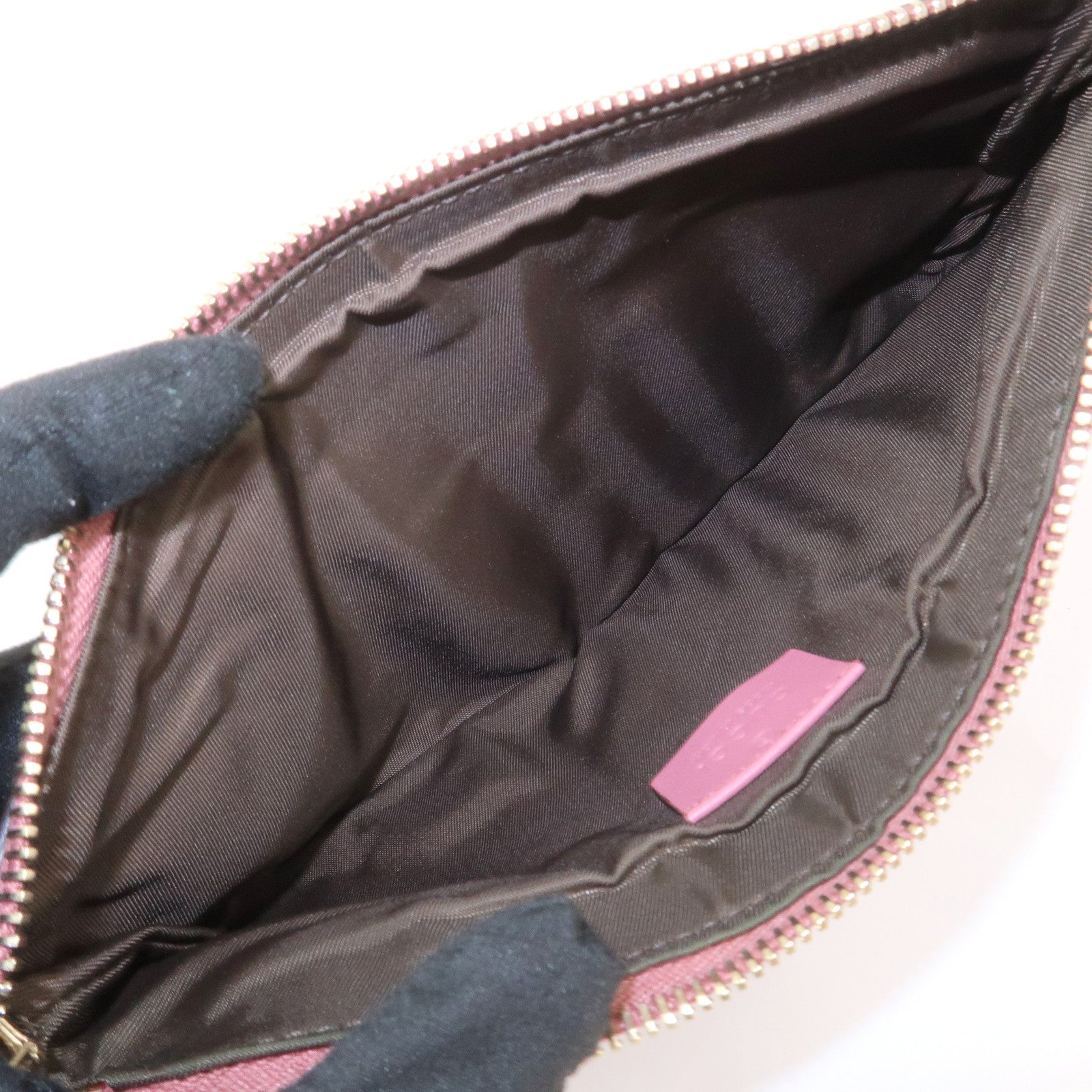 GUCCI Interlocking G Micro Guccissima Leather Pouch Pink 212203