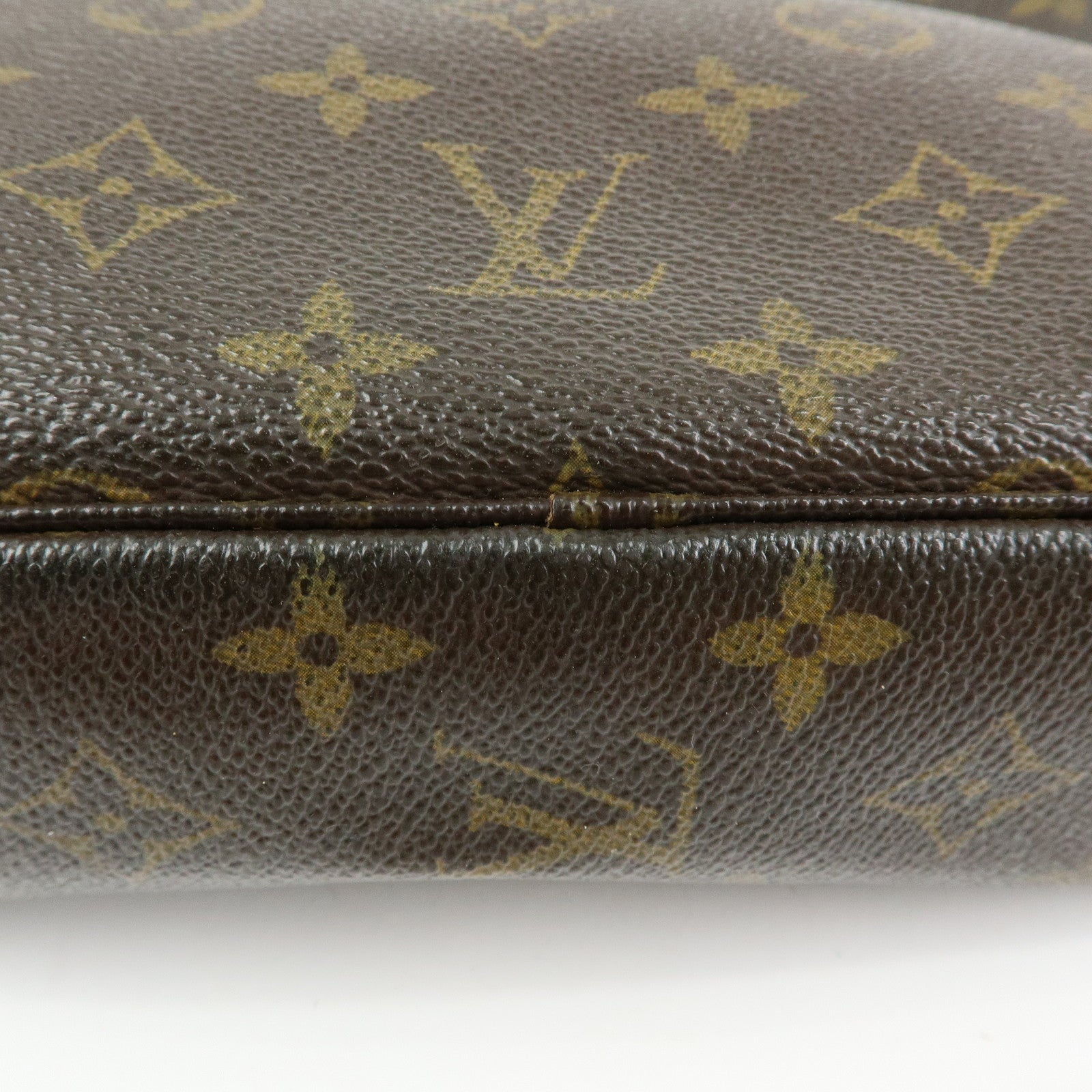 Louis Vuitton Monogram Trousse Toilette 23 Cosmetic Pouch M47524