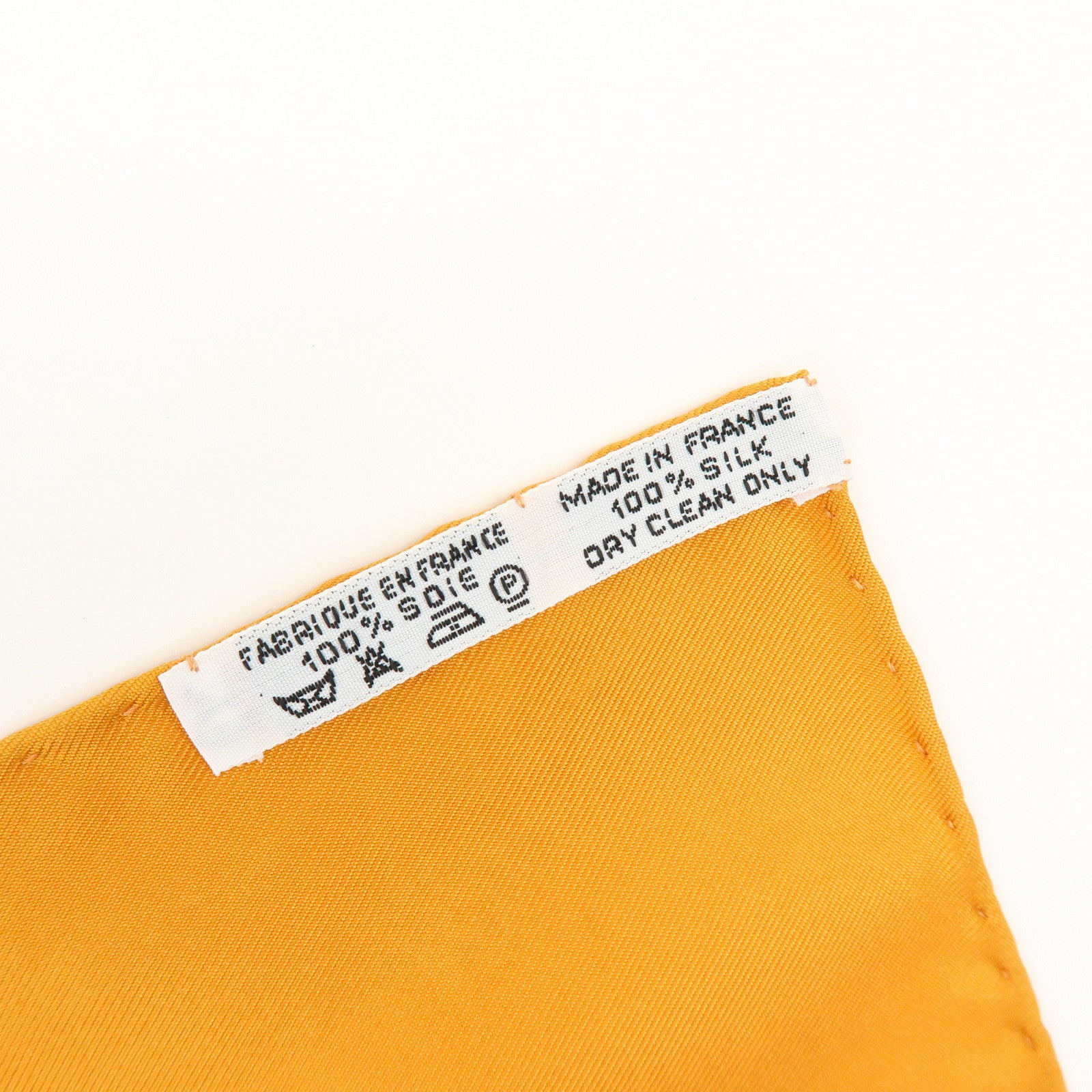 HERMES Carre 90 Silk 100% Scarf Tresor Royal Du Benin Orange