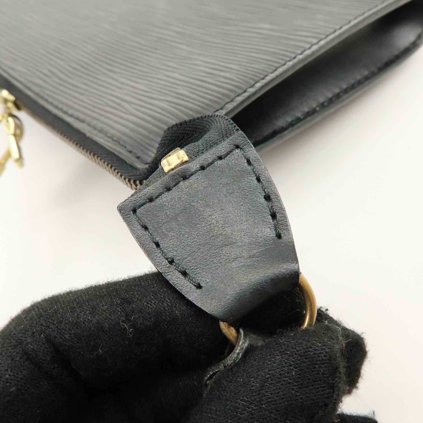 Louis Vuitton Epi Pochette Accessoires Clutch Bag Noir M52942