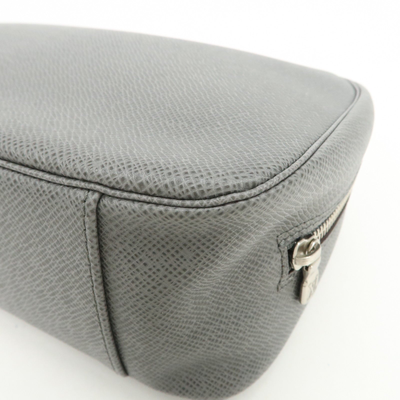 Louis Vuitton Taiga Trousse Toilette GM Pouch Glacier M32663