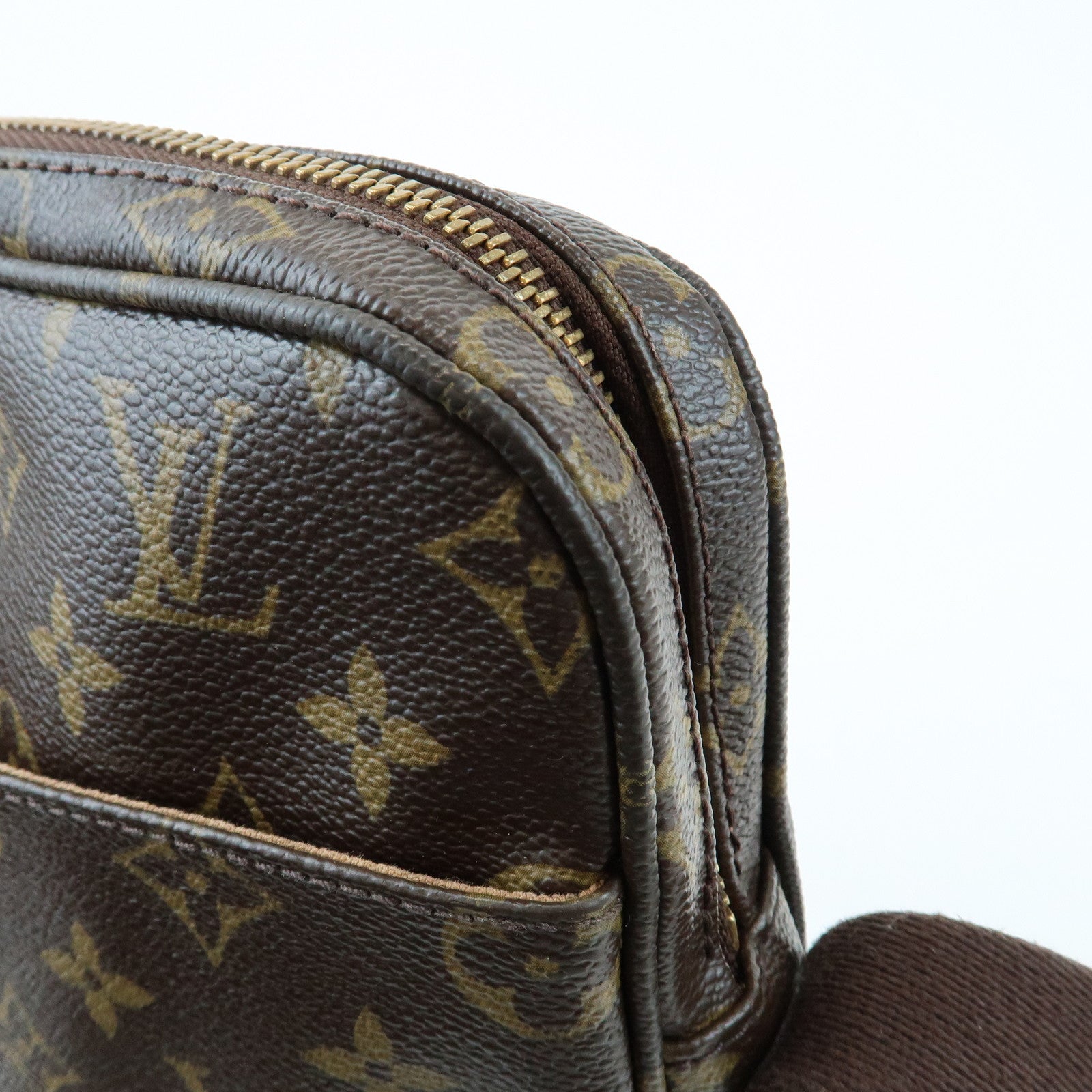 Louis Vuitton Monogram Trotteur Beaubourg Shoulder Bag Brown M97037