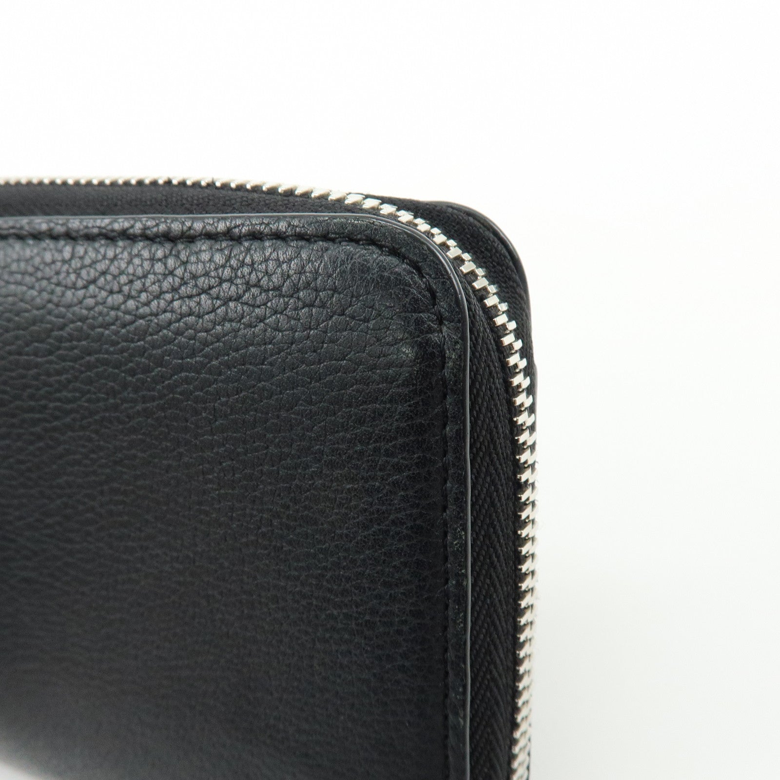 Louis Vuitton Leather Lockme Round Zippy Long Wallet Noir M62622