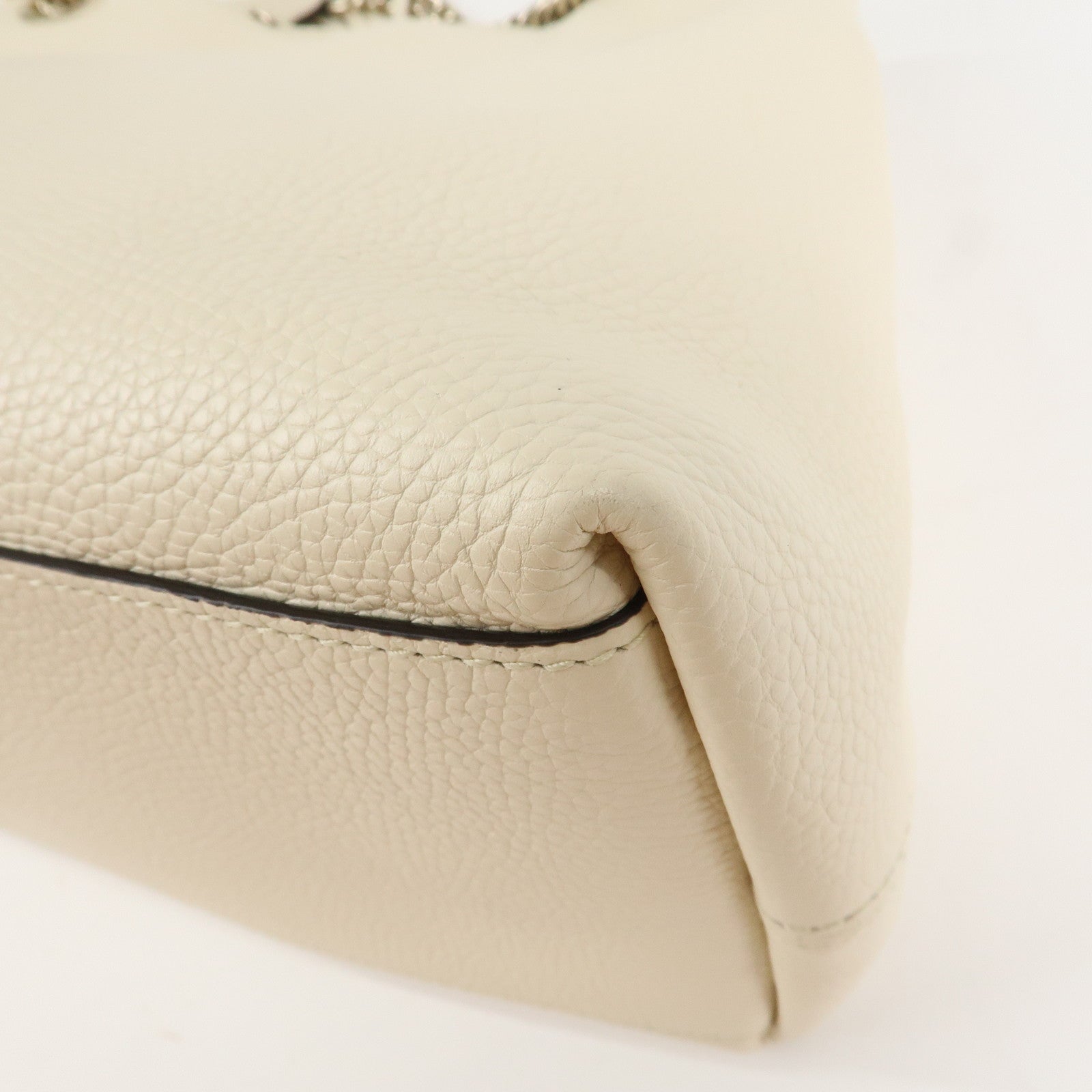 GUCCI SOHO Interlocking G Leather Chain Shoulder Bag White 536196