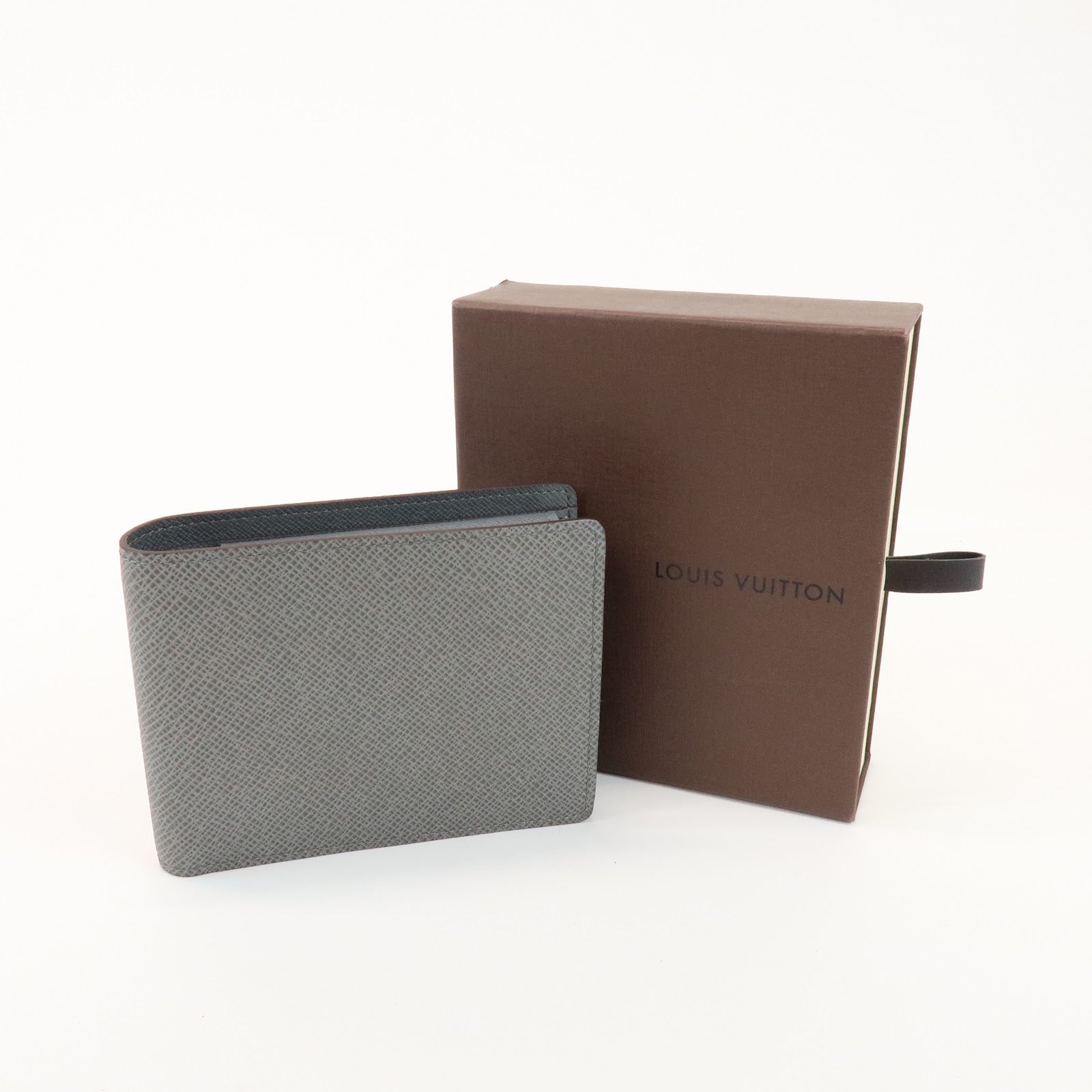 Louis Vuitton Taiga Portefeuille Florin Wallet Glacier Gray M32650