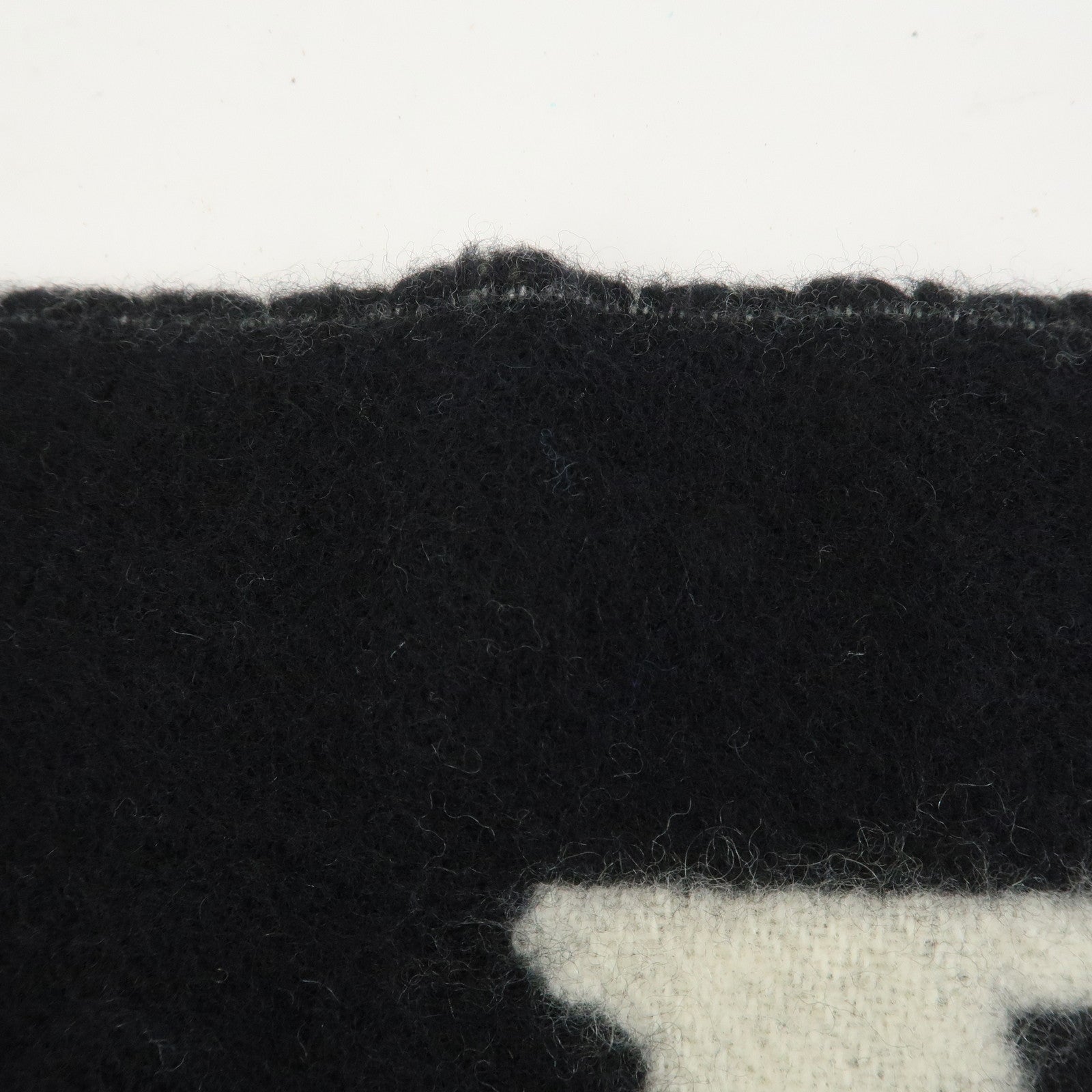 Louis Vuitton Echarpe LV Forward Cashmere Wool Scarf Black M73439