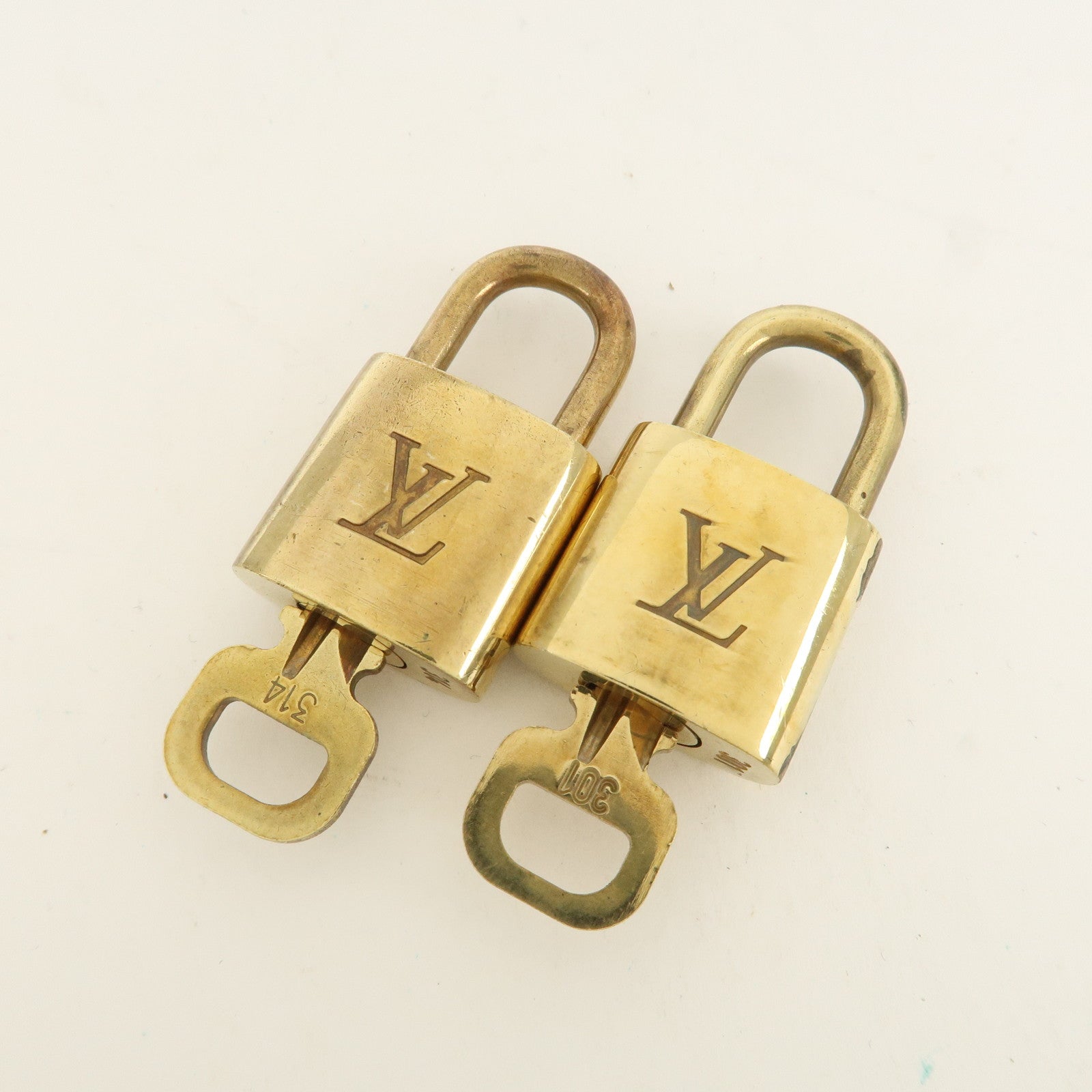 Louis Vuitton Set of 10 Lock & Key Cadena Key Lock Metal Gold Used
