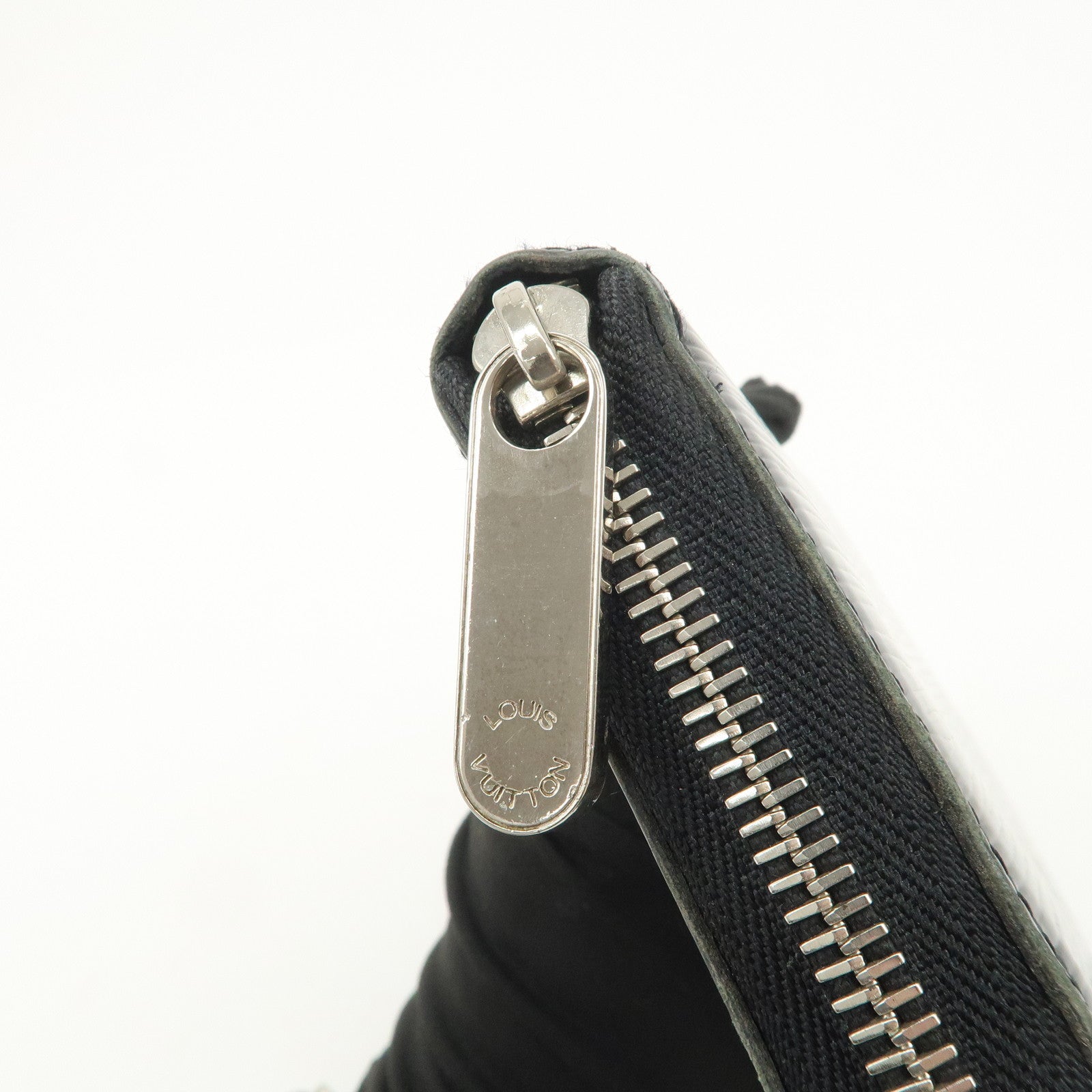 Louis Vuitton Epi leather Round Zippy Long Wallet Noir M60072