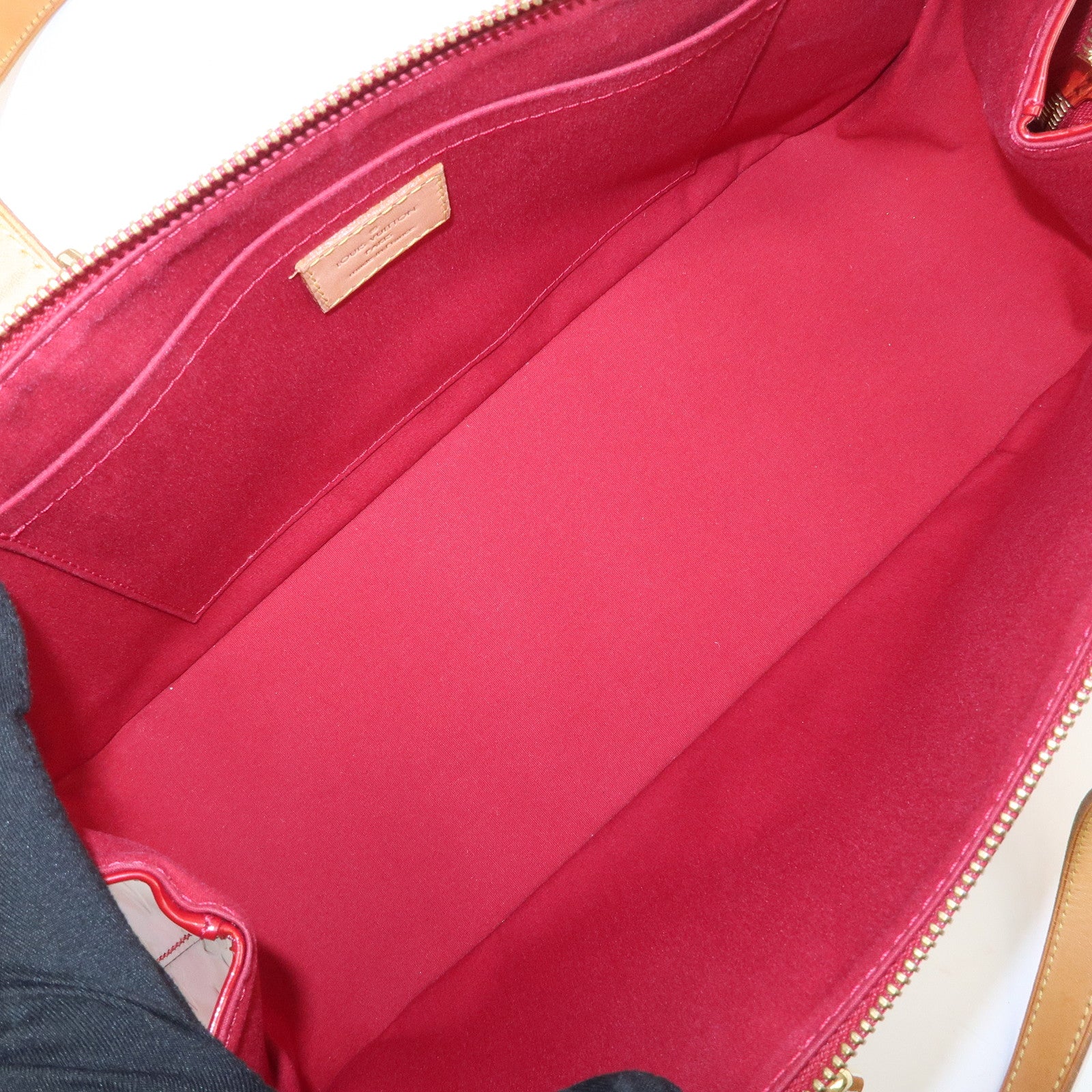Louis Vuitton Vernis Rosewood Avenue Hand Bag Pomme D'Amour M93507