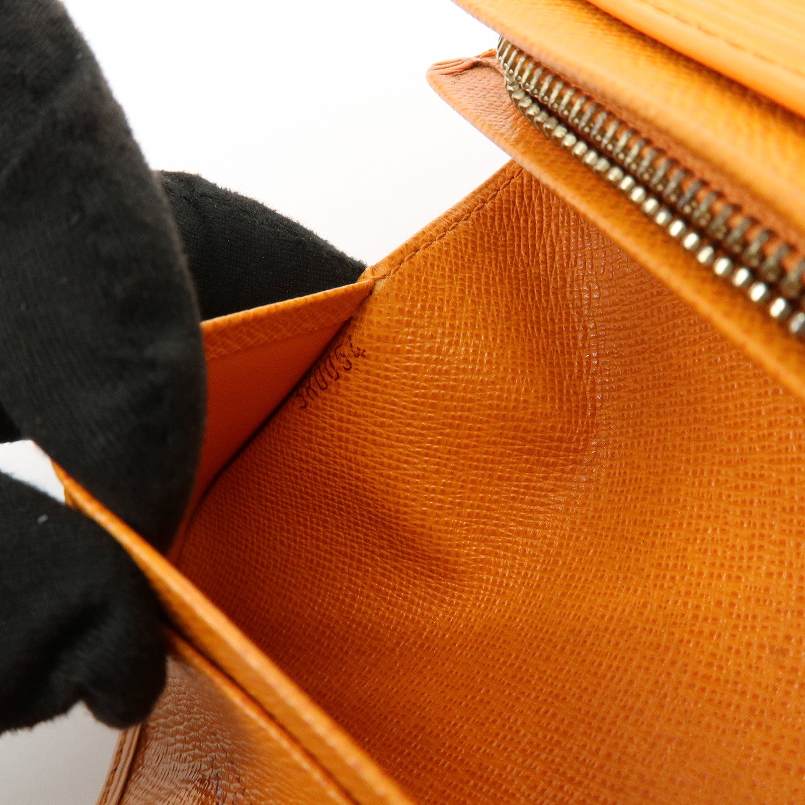 Louis Vuitton Epi Leather Porte Monnaie Billets Tresor M6350H