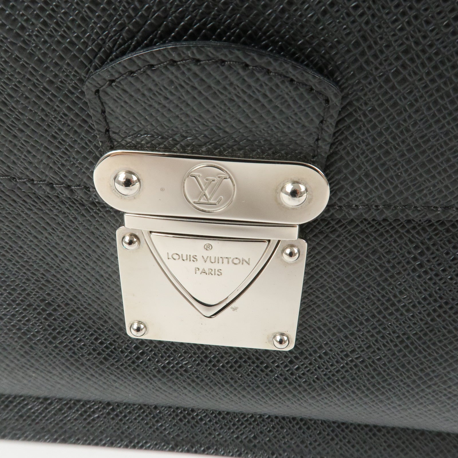 Louis Vuitton Taiga Veraiya Clutch Bag Ardoise M32592