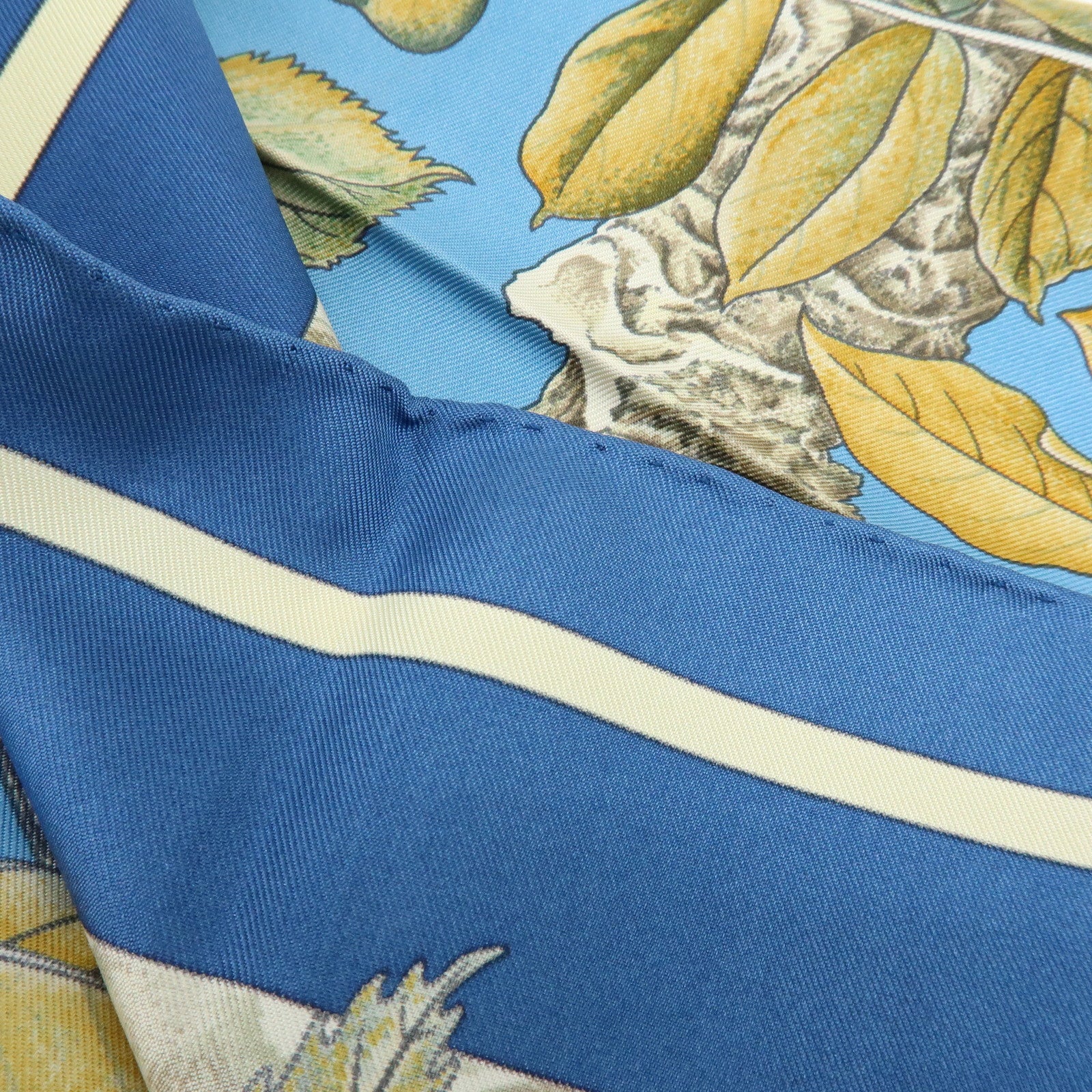 HERMES Carre 90 Silk 100% scarf Casse Noisette Squirrel Print