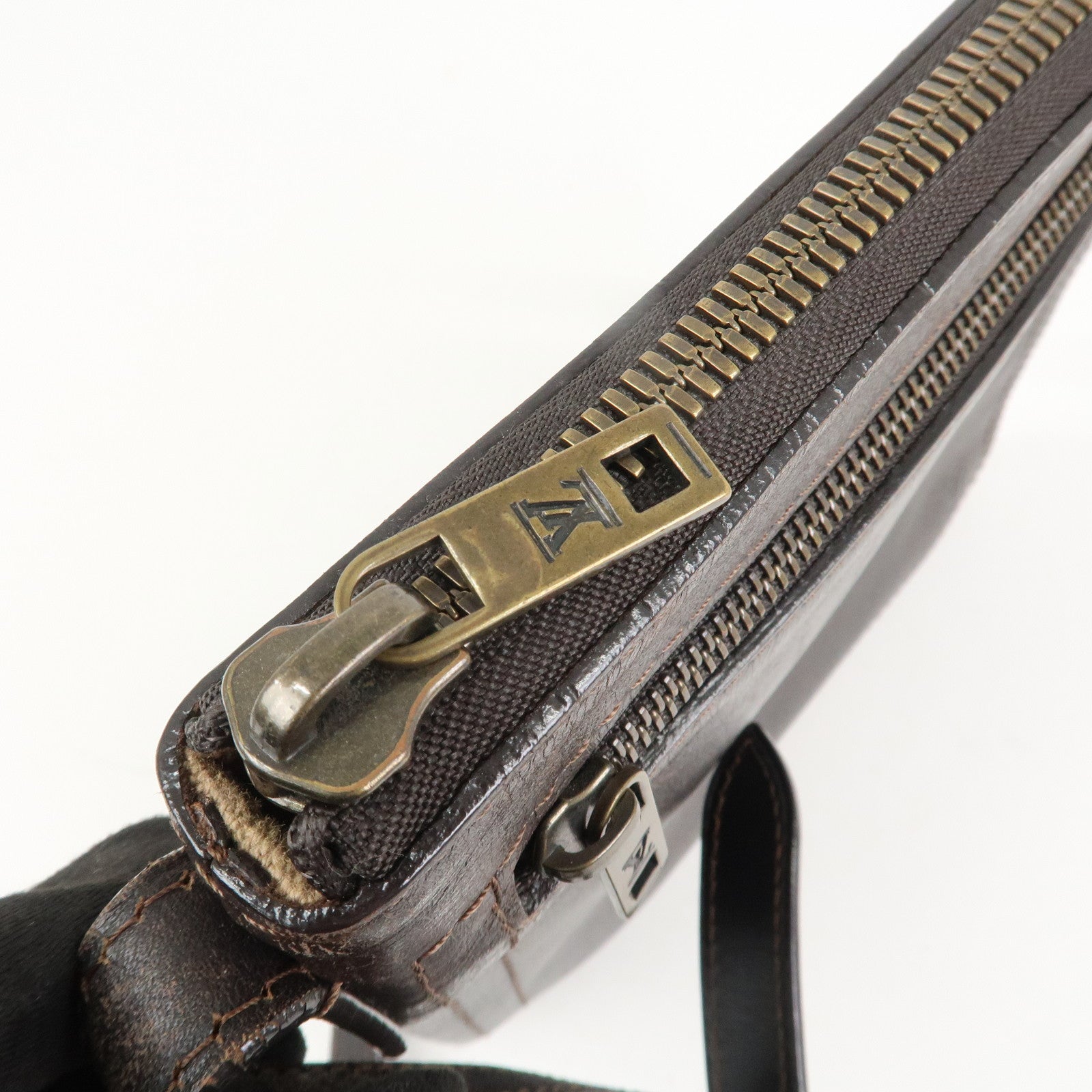 Louis Vuitton Utah Calf Pochette Shawnee Shoulder Bag Cafe M93452