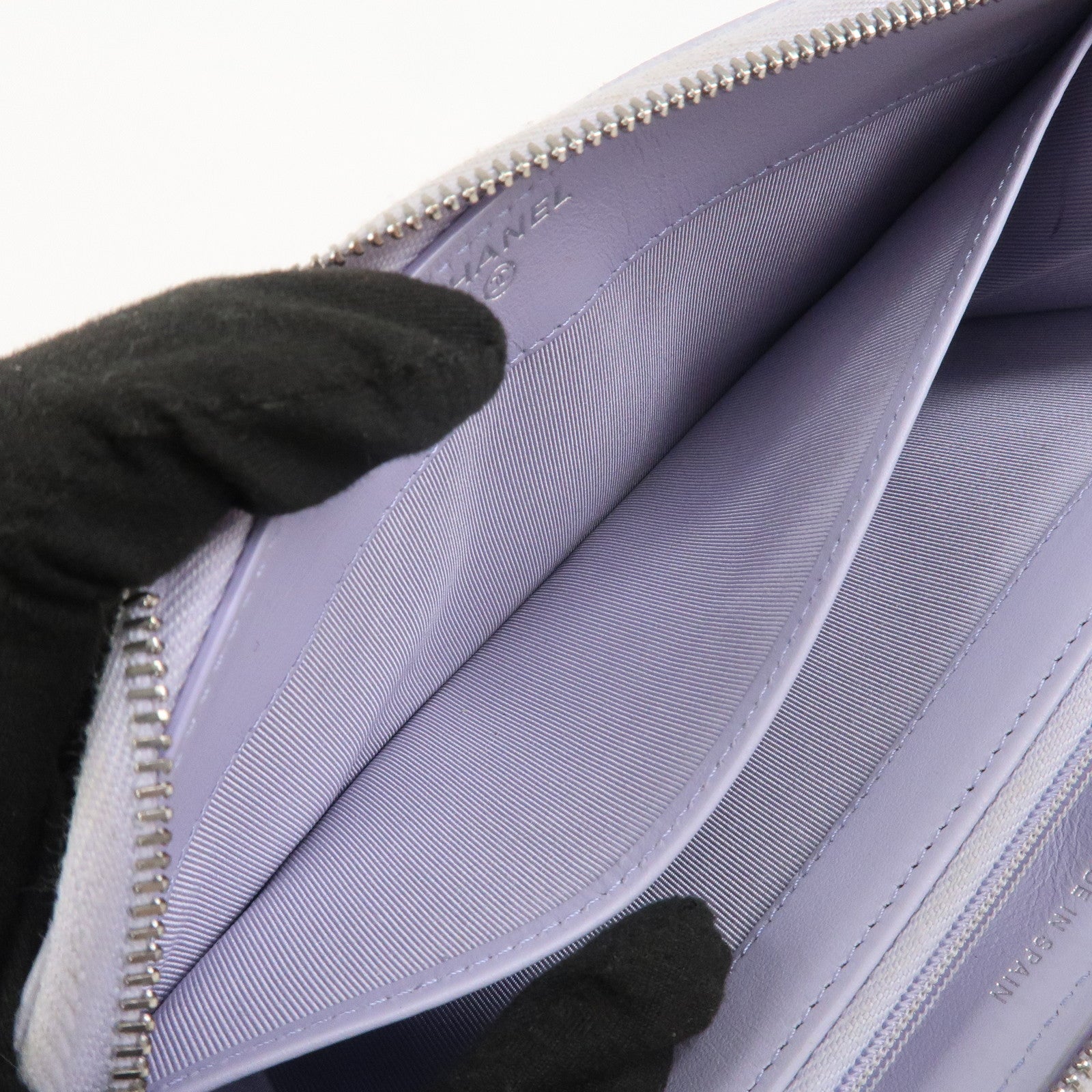 CHANEL Matelasse Caviarskin Round Zippy Wallet Lavender AP0242