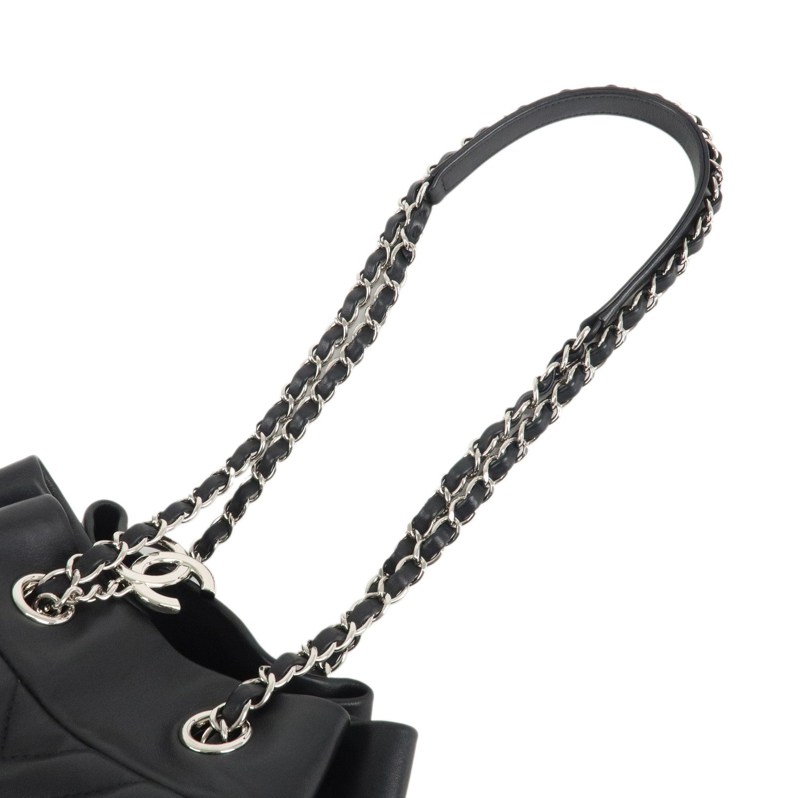 CHANEL Matelasse V Stich Calf Leather Chain Shoulder Bag Black A91135 Used