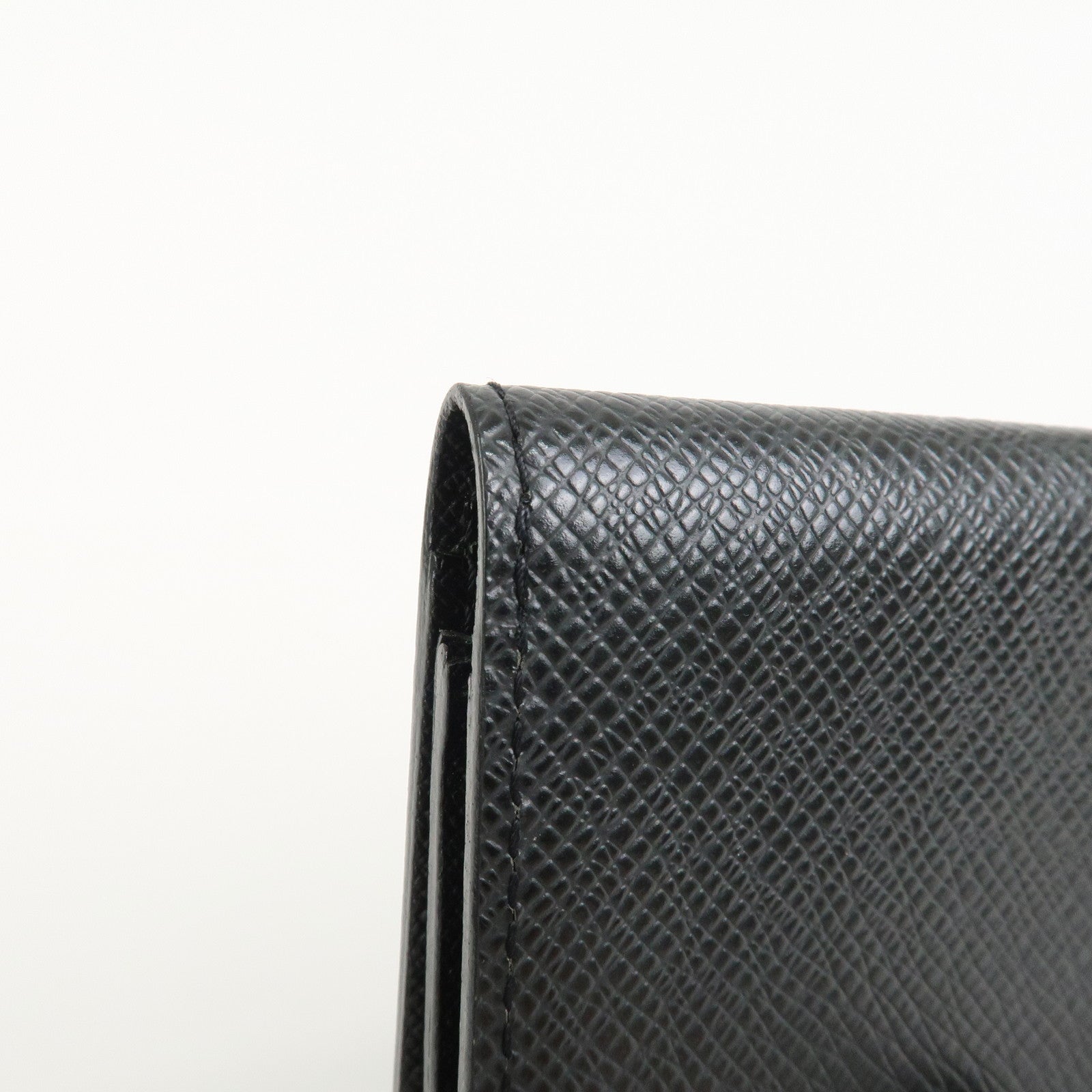 Louis Vuitton Taiga Enveloppe Cartes de Visite Card Case M30922