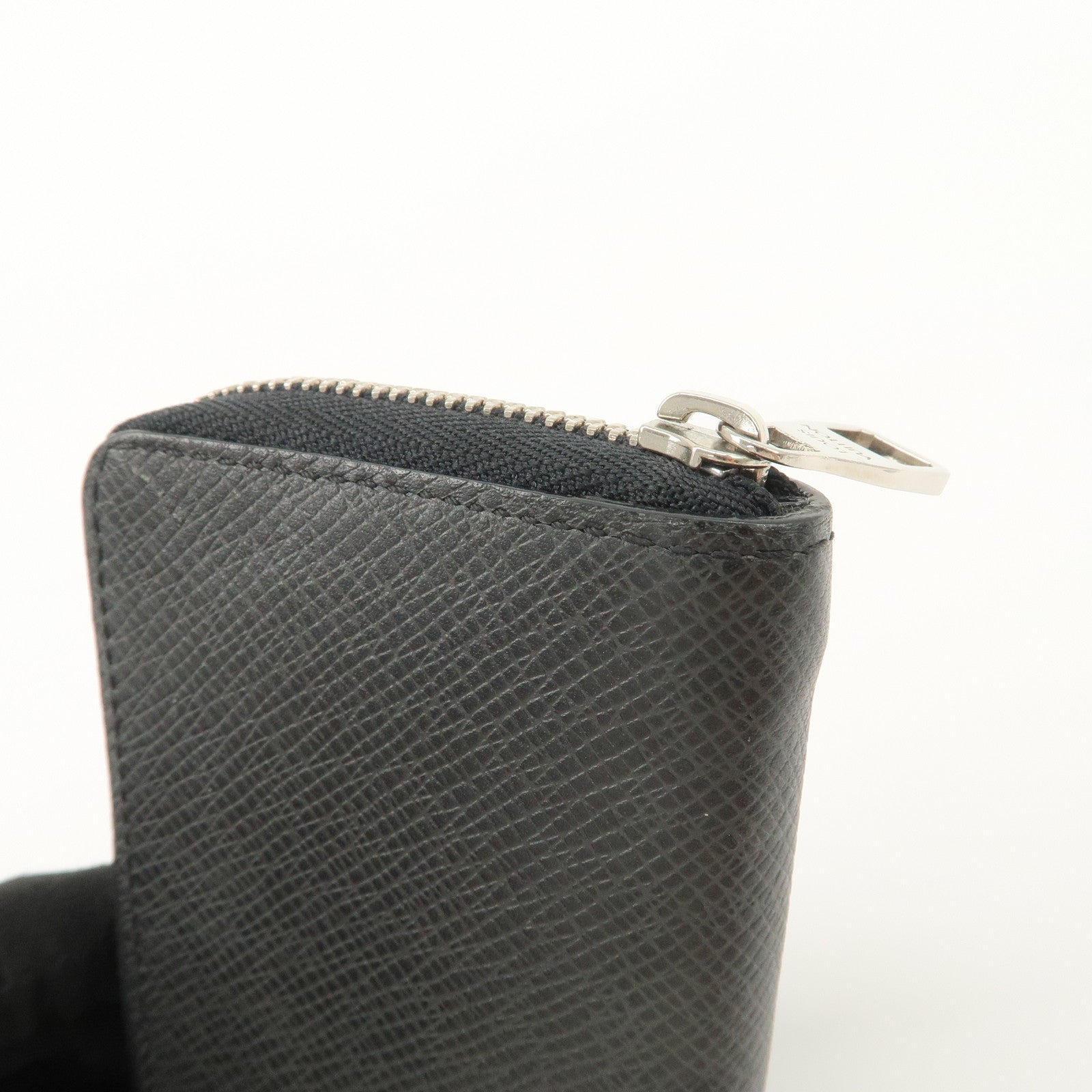 Louis Vuitton Taiga Zippy Coin Purse Coin Case Noir M30511