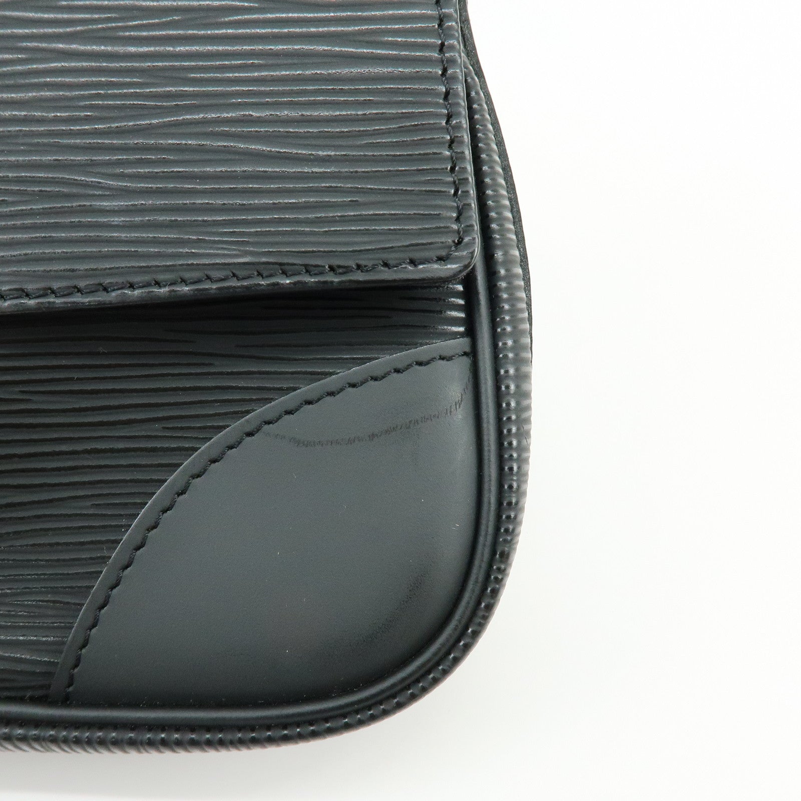 Louis Vuitton Epi Leather Pochette Segur Hand Bag Noir M58882