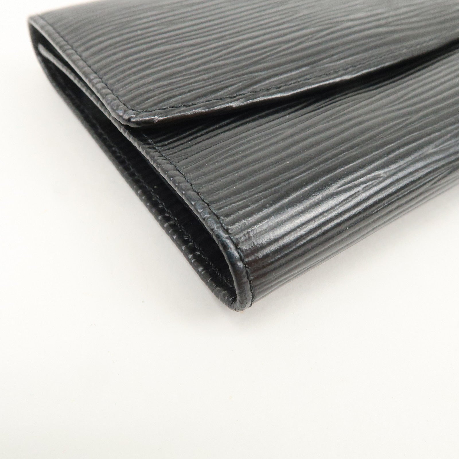 Louis Vuitton Epi Porte 12 Cartes Credit Card Case Noir M63472