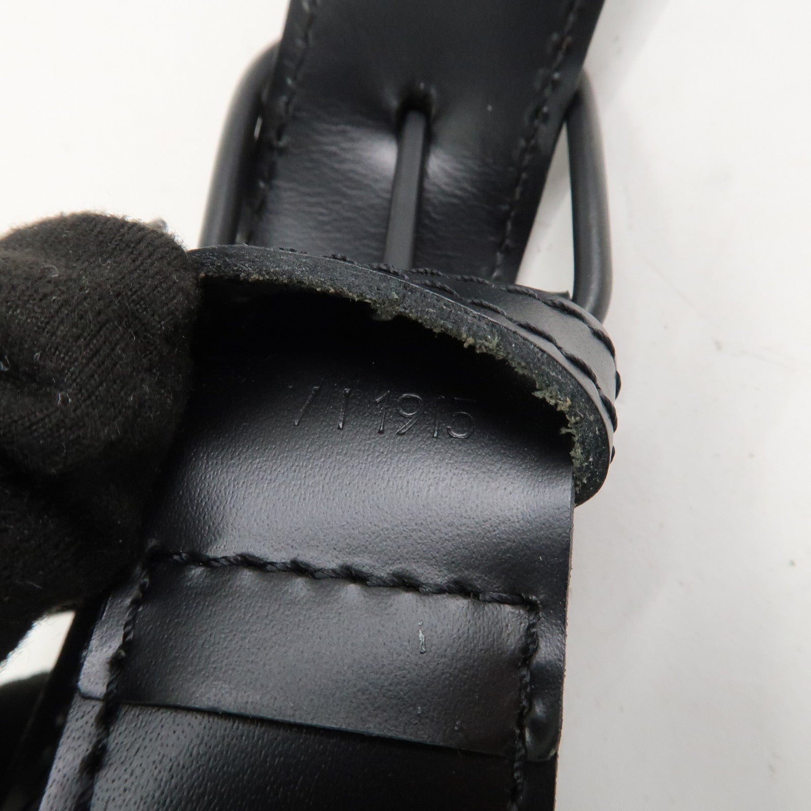 Louis Vuitton Epi Leather Sac D'epaule PM Bucket Bag Black M80157