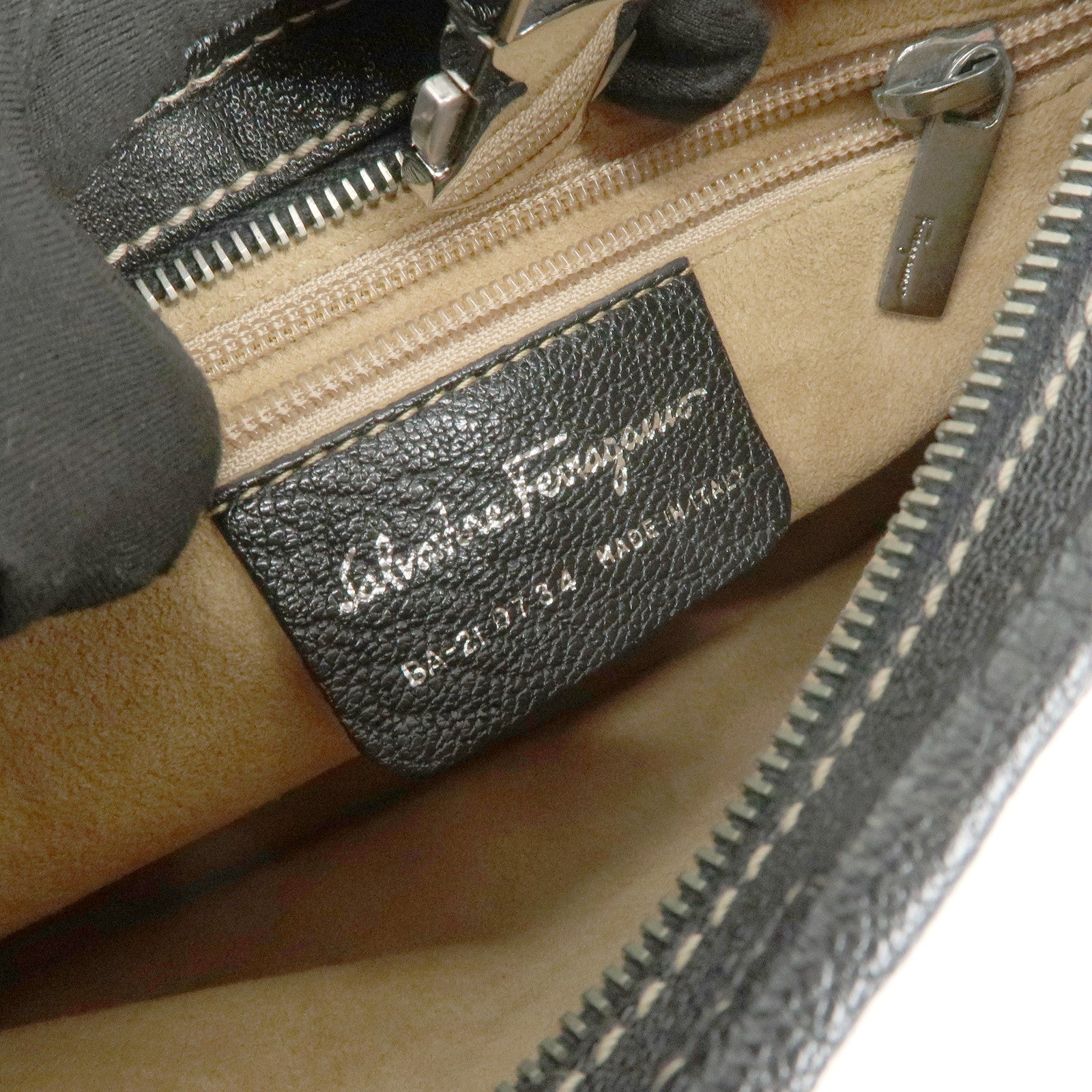 Ferragamo Logo Leather Shoulder Bag Hand Bag Black