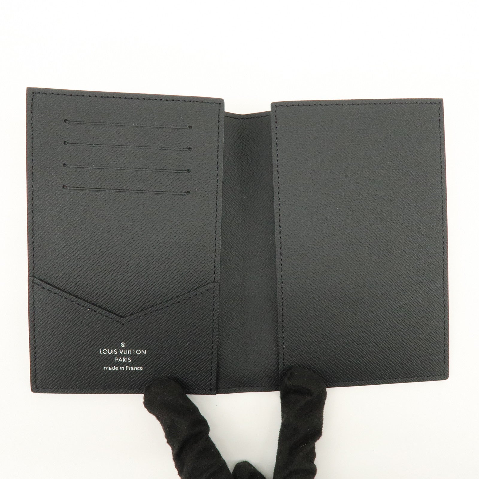 Louis Vuitton Monogram Eclips Couverture de Passeport NM M64501
