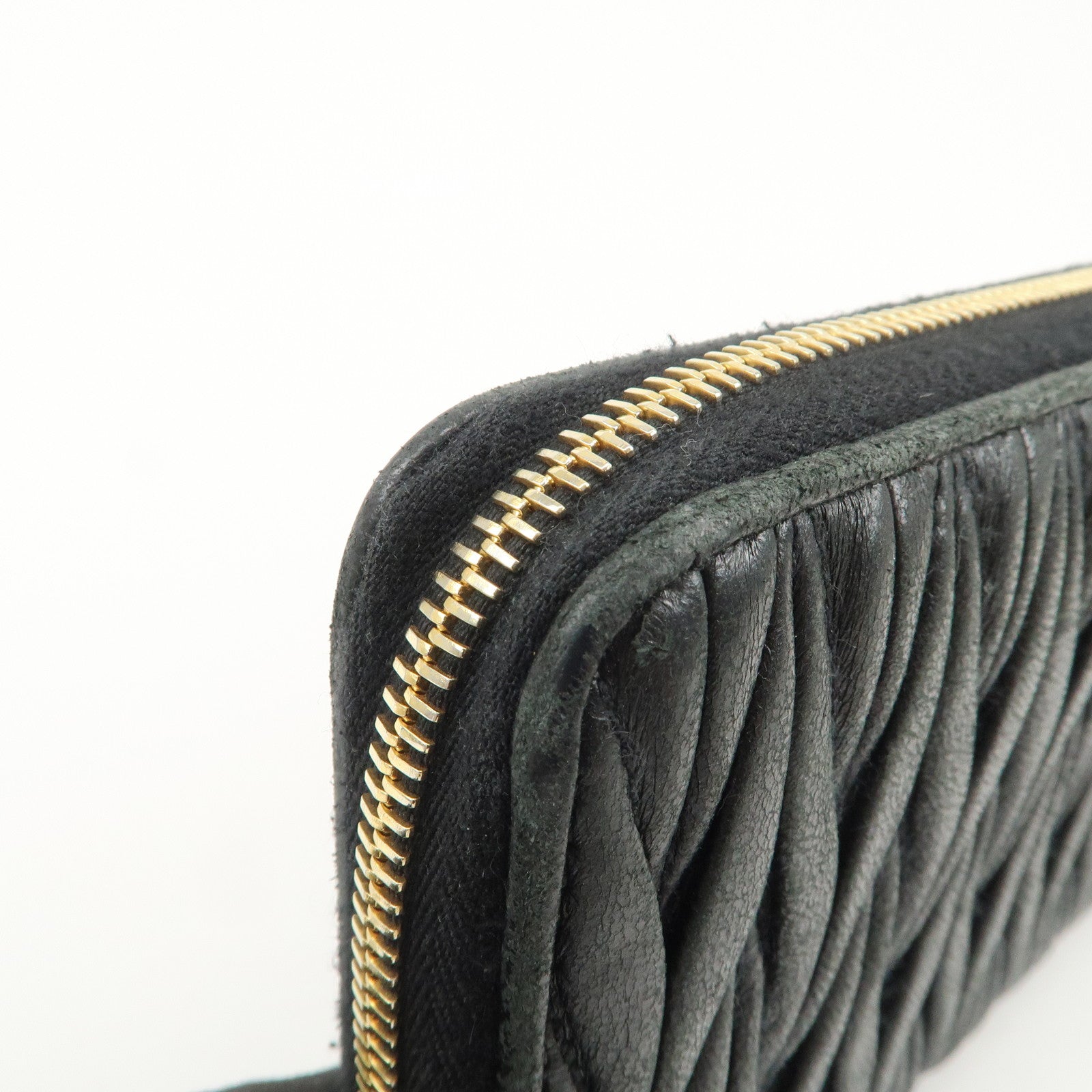 MIU MIU Logo Matelasse Nappa Leather Zippy Long Wallet Black