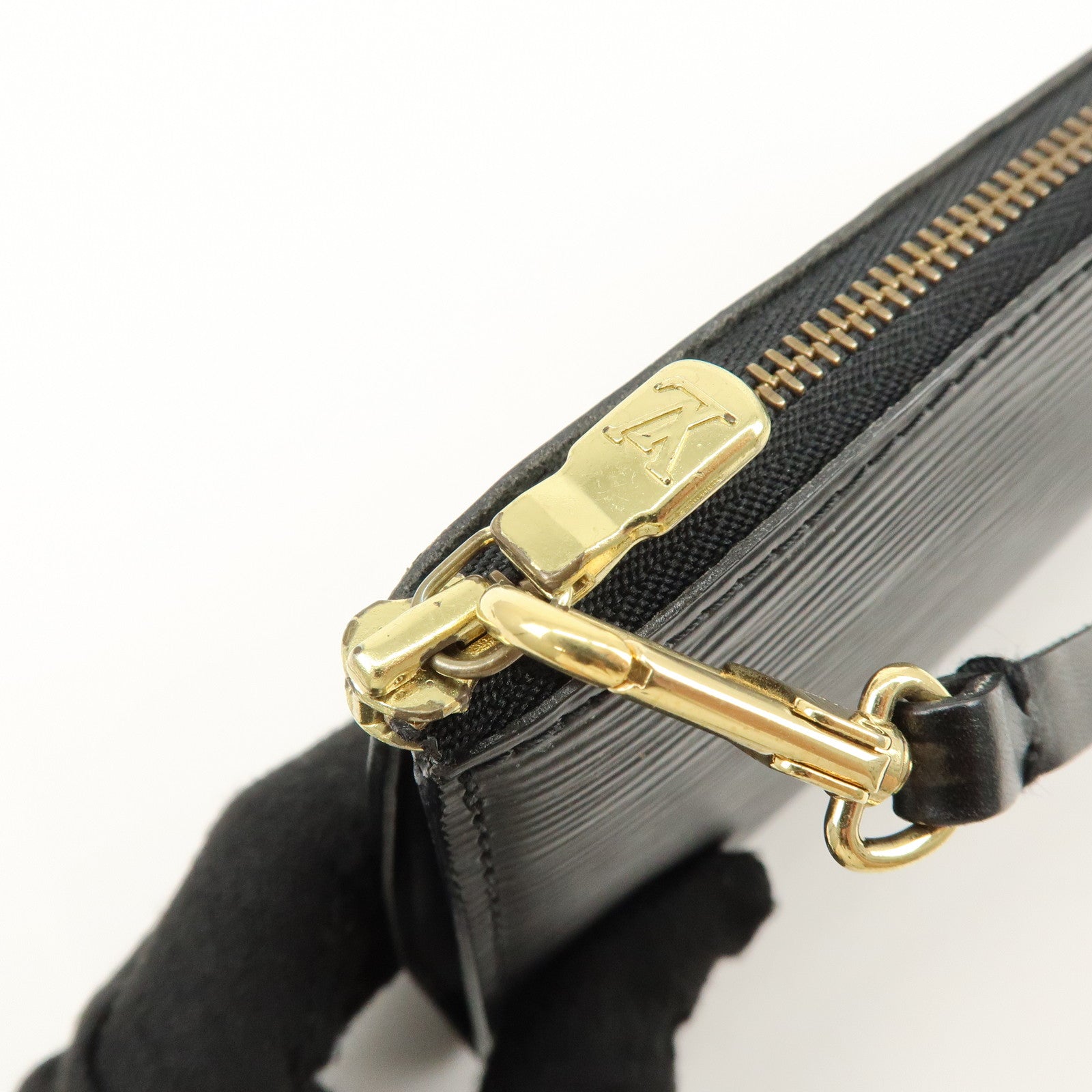 Louis Vuitton Epi Pochette Accessoires Clutch Bag Noir M52942