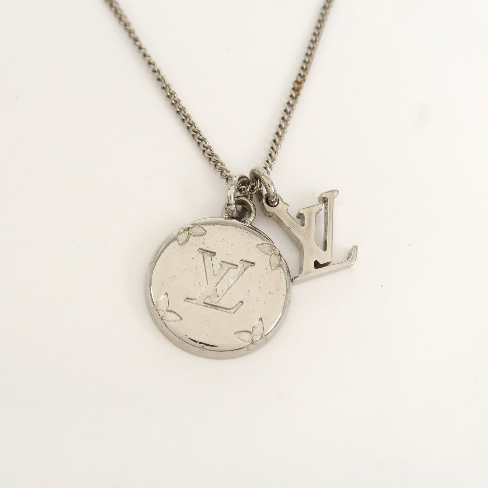 Louis Vuitton Monogram Metal Ring Necklace Silver M62485
