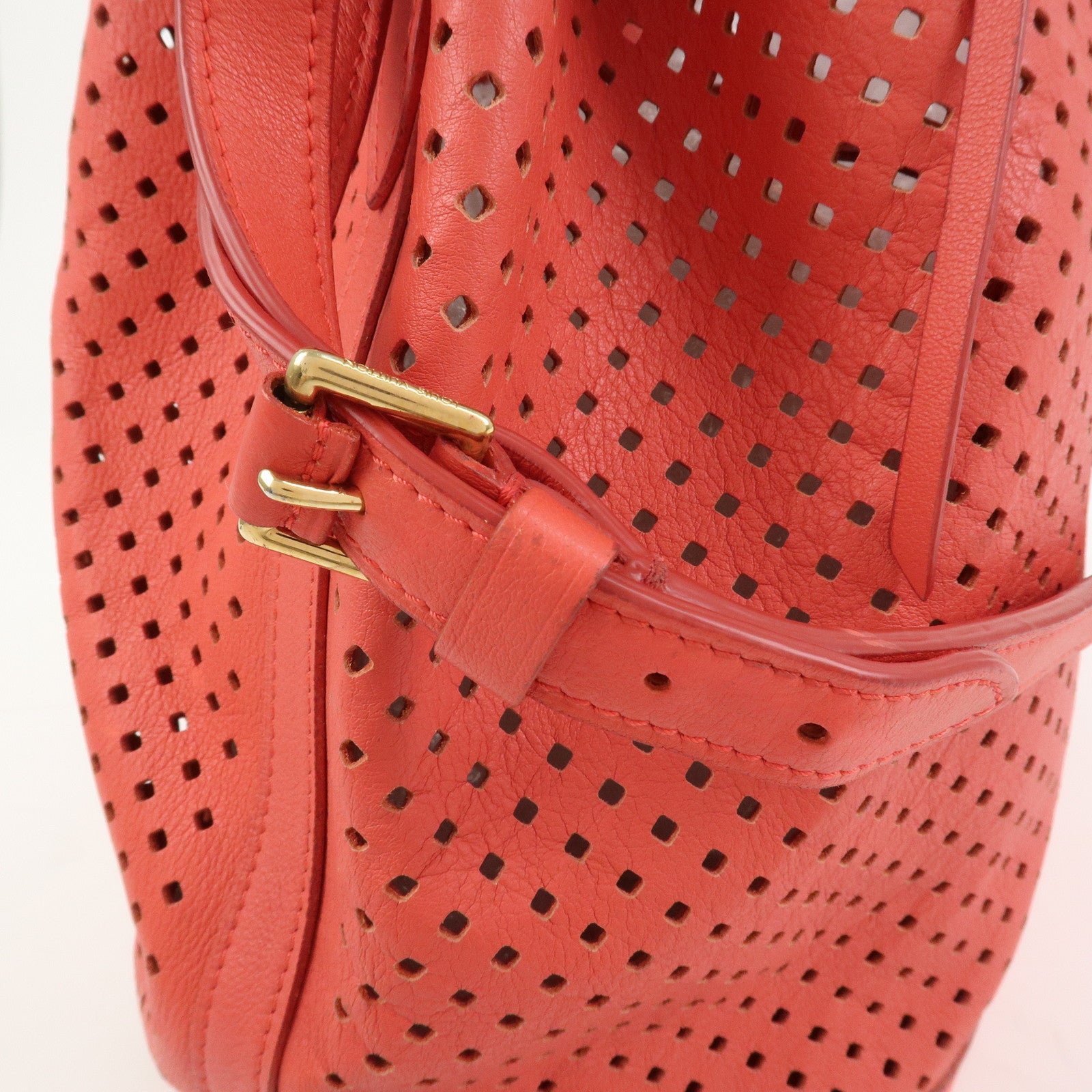 Louis Vuitton Perfo Noe Shoulder Bag 2012 Collection Corail M94074