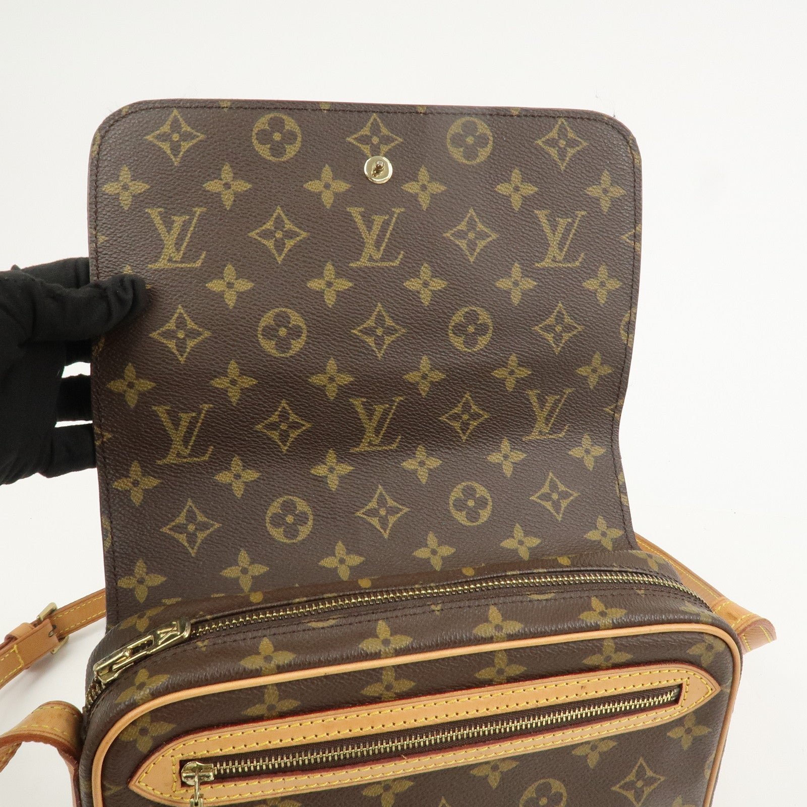 Louis Vuitton Monogram Canvas Saint Germain 24 Shoulder Bag M51210