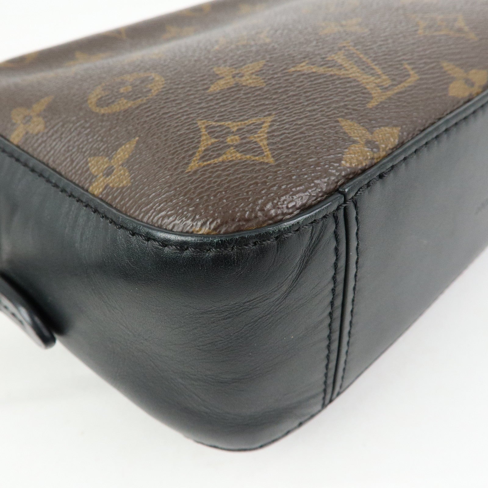 Louis Vuitton Monogram Canvas Leather Saintonge Shoulder Bag M43555