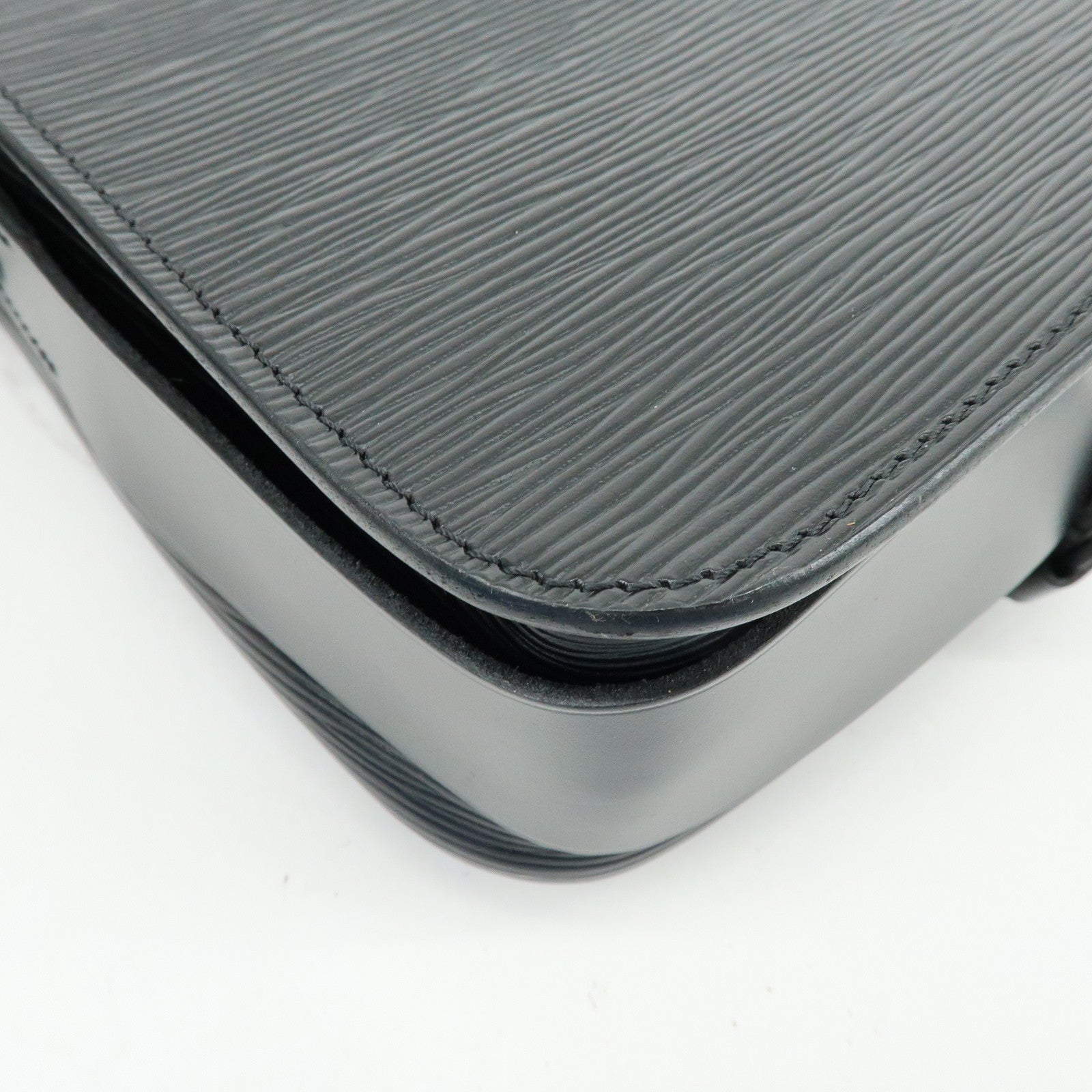 Louis Vuitton Epi Cartouchiere Shoulder Crossbody Bag Noir M52242