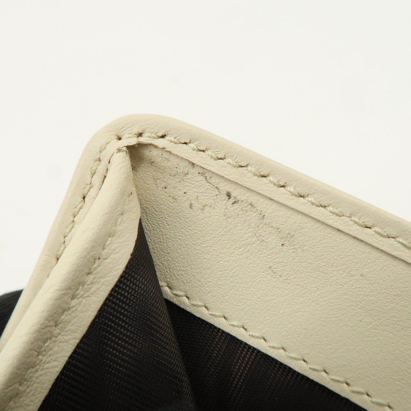 GUCCI Micro Guccissima Leather Signature Bi-Fold Compact Wallet Ivory Used