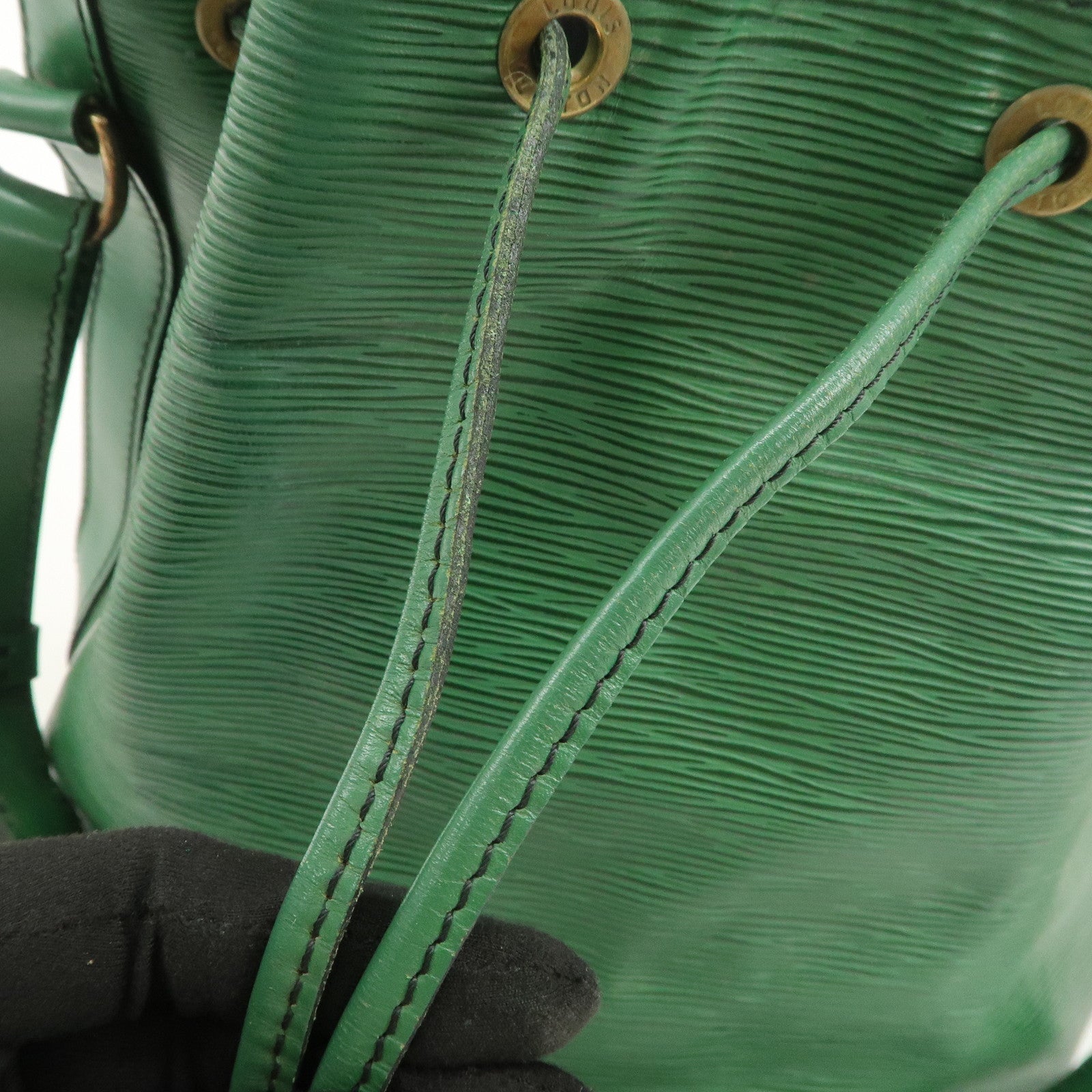 Louis Vuitton Epi Petit Noe Shoulder Bag Borneo Green M44104