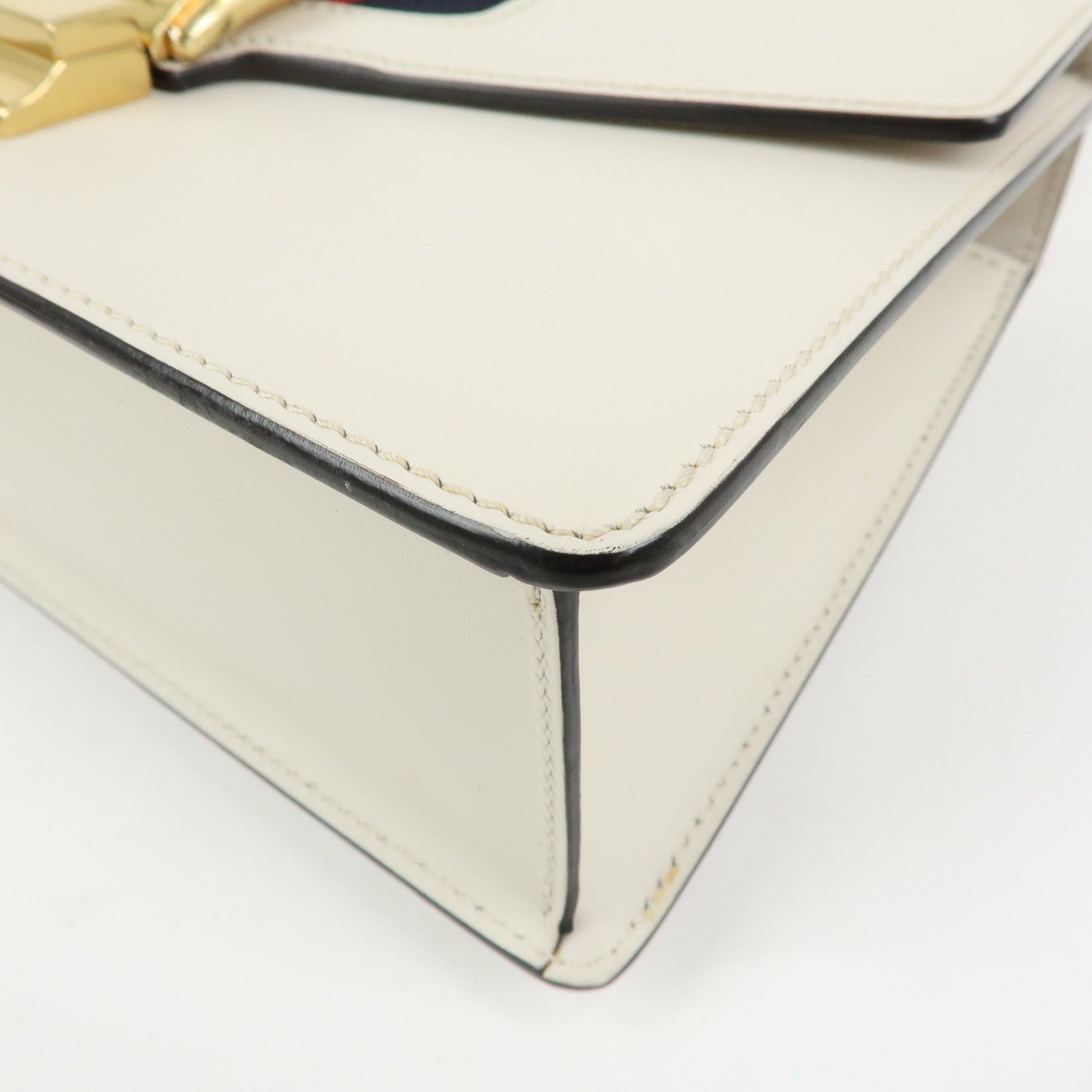 GUCCI Sylvie Sherry Leather Shoulder Bag Ribbon Charm White 421882