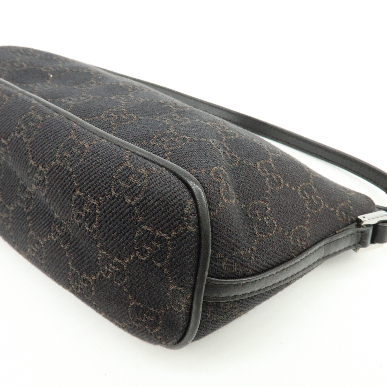 GUCCI Boat Bag GG Canvas Accessory Pouch Hand Bag Brown 07198