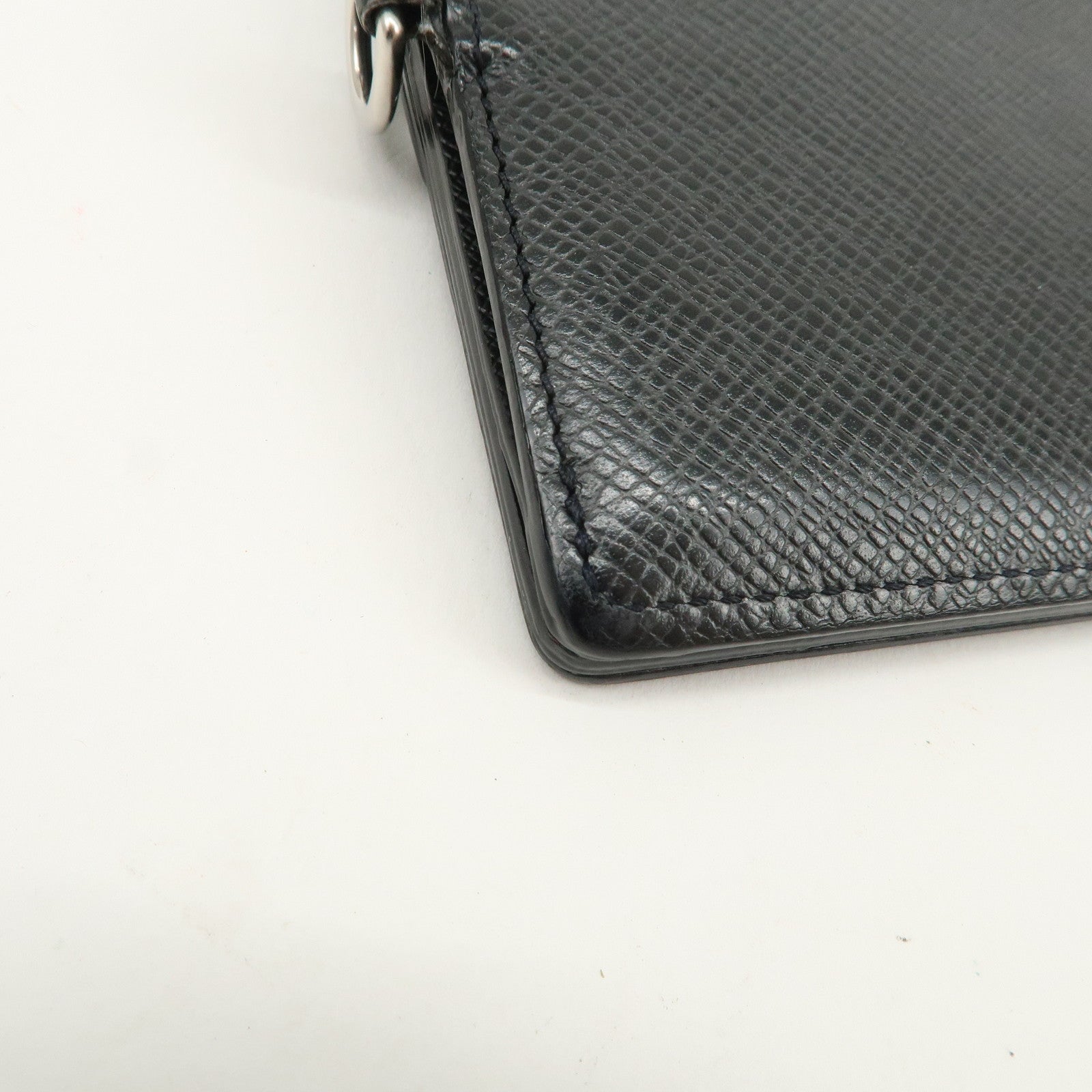 Louis Vuitton Taiga Portefeuille Accordeon Long Wallet Noir M30998