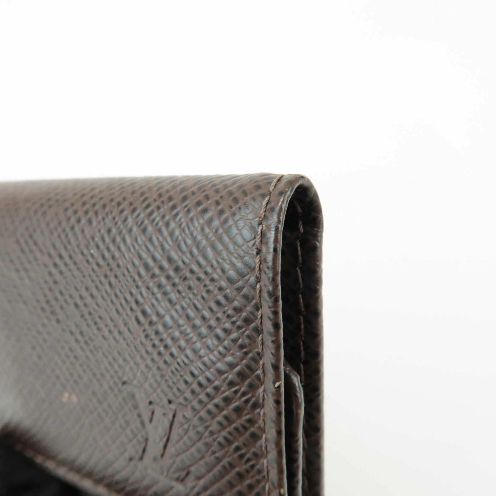 Louis Vuitton Taiga Leather Multicles 6 Key Case Gris M30538