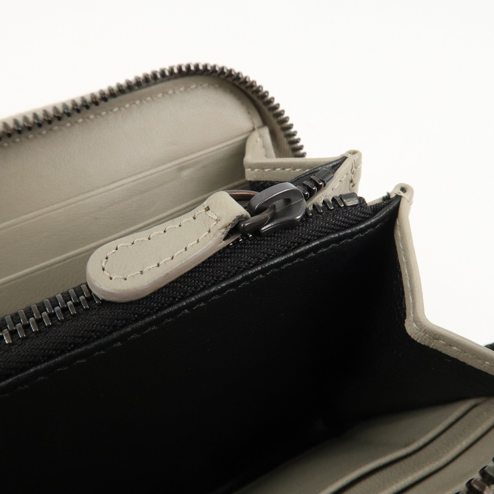 BOTTEGA VENETA Intrecciato Leather Round Zipper Long Wallet Gray Used