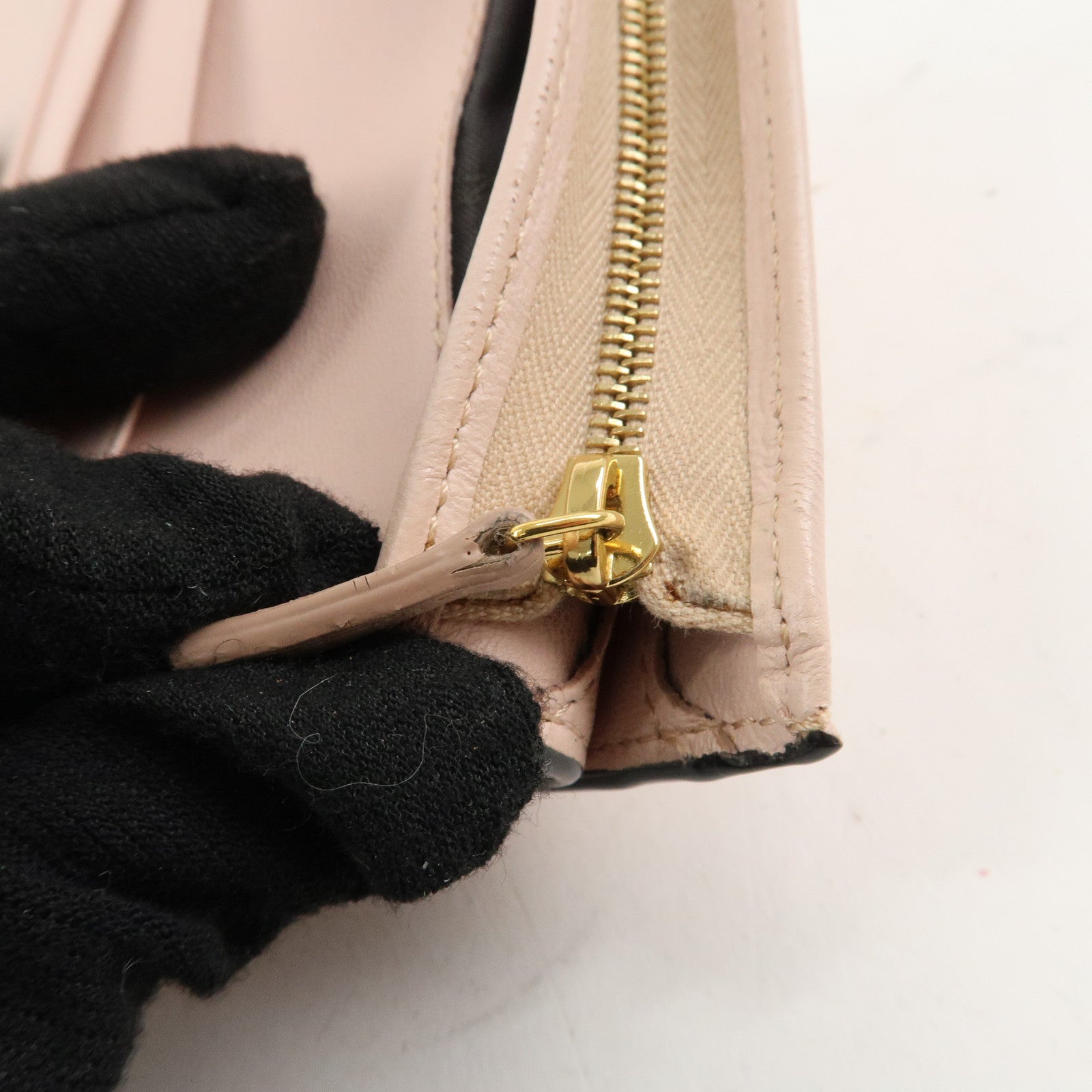 FENDI Bucket Leather Bi-Fold Wallet Gold Metal Fitting Pink Used