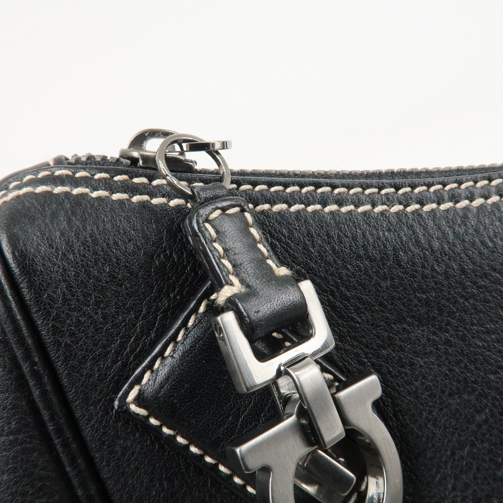 Salvatore Ferragamo Gancini Leather Shoulder Bag AF-21 3754 Used