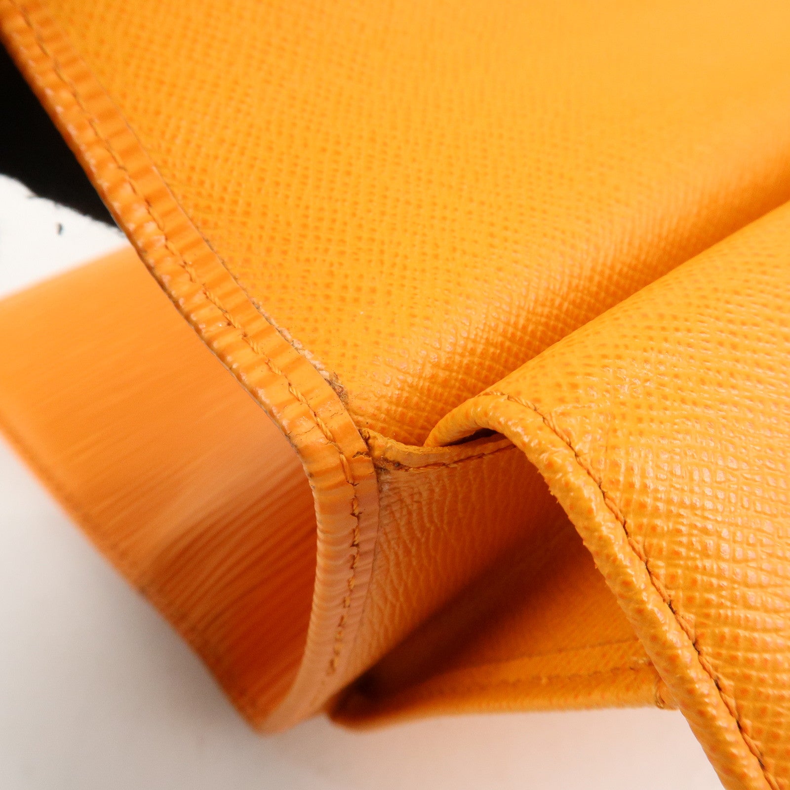 Louis Vuitton Epi Porte Tresor International Mandarin M6338H Used