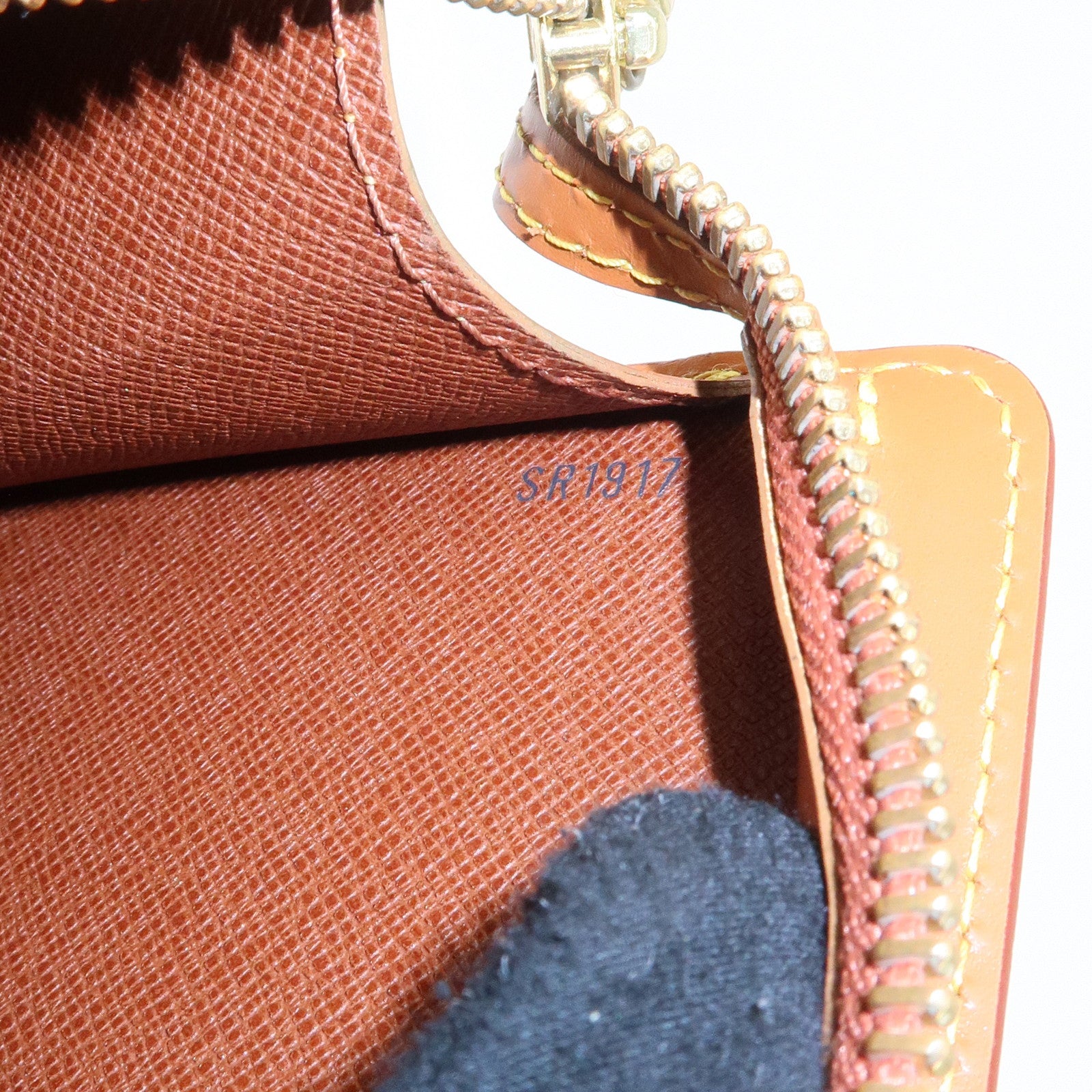 Louis Vuitton Epi Pochette Homme Clutch Bag Zipang Gold M52528 Used