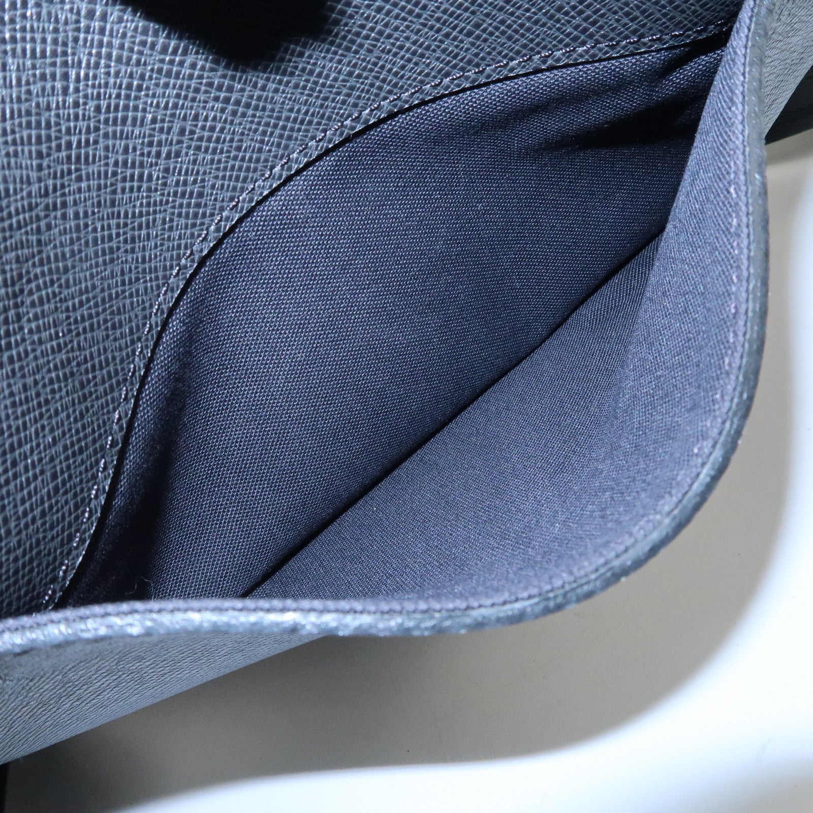 Louis Vuitton Taiga Milo Shoulder Bag Crossbody Bag Glacier M32631 Used