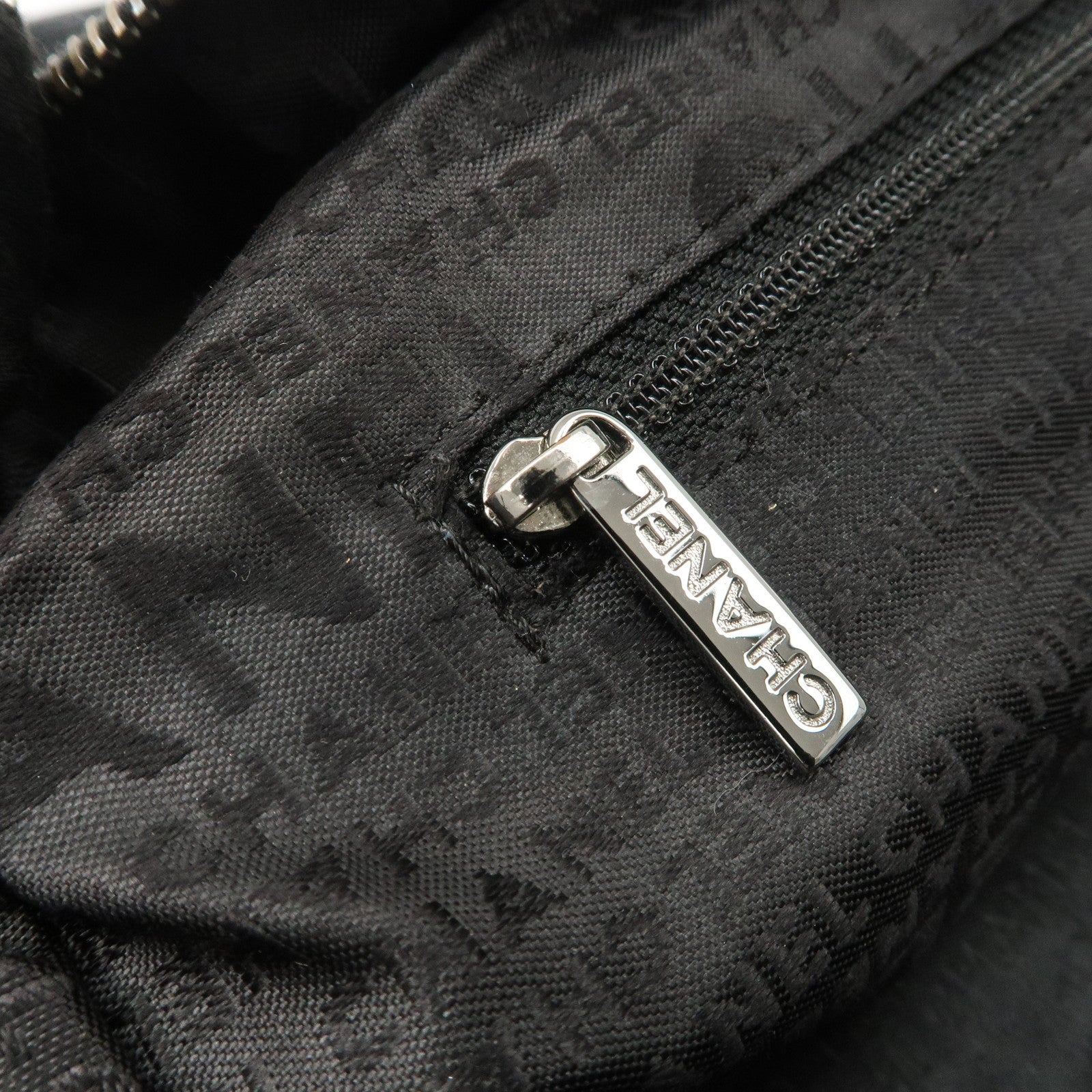 Chanel Chocolate Bar Caviar Skin Mini Boston Bag A26135 Used