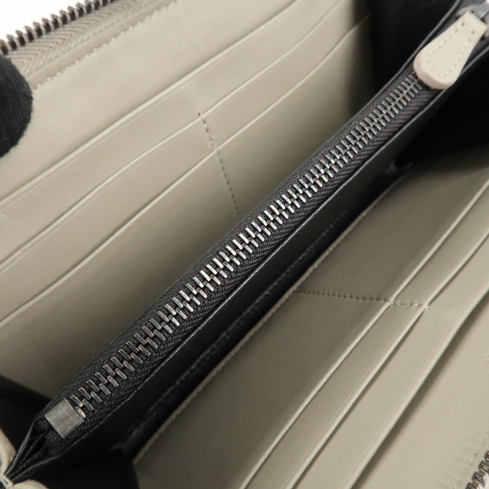 BOTTEGA VENETA Intrecciato Leather Round Zipper Long Wallet Gray Used