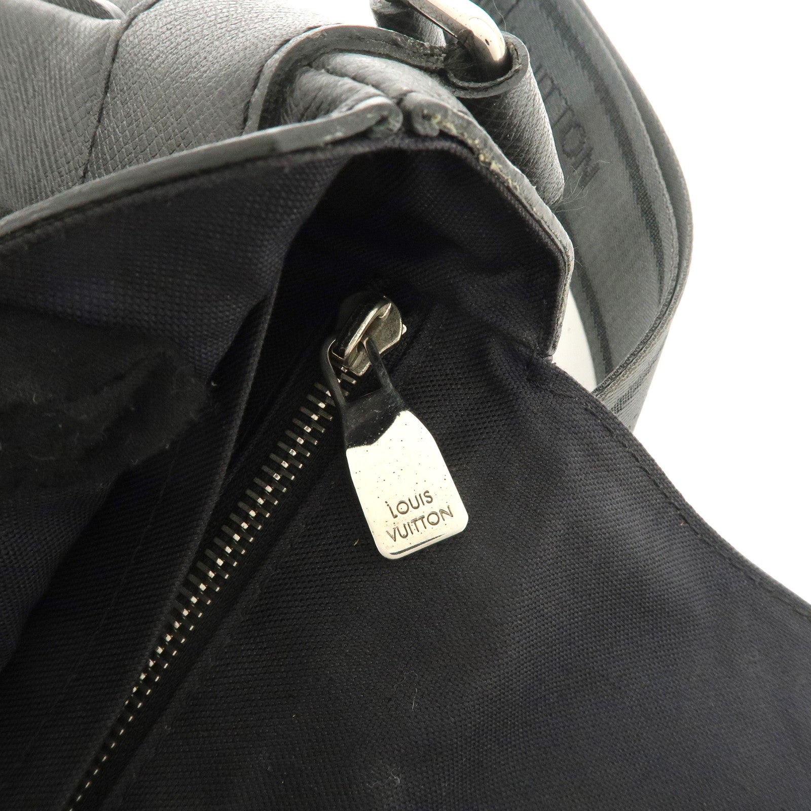 Louis Vuitton Taiga Milo Shoulder Bag Crossbody Bag Glacier M32631 Used